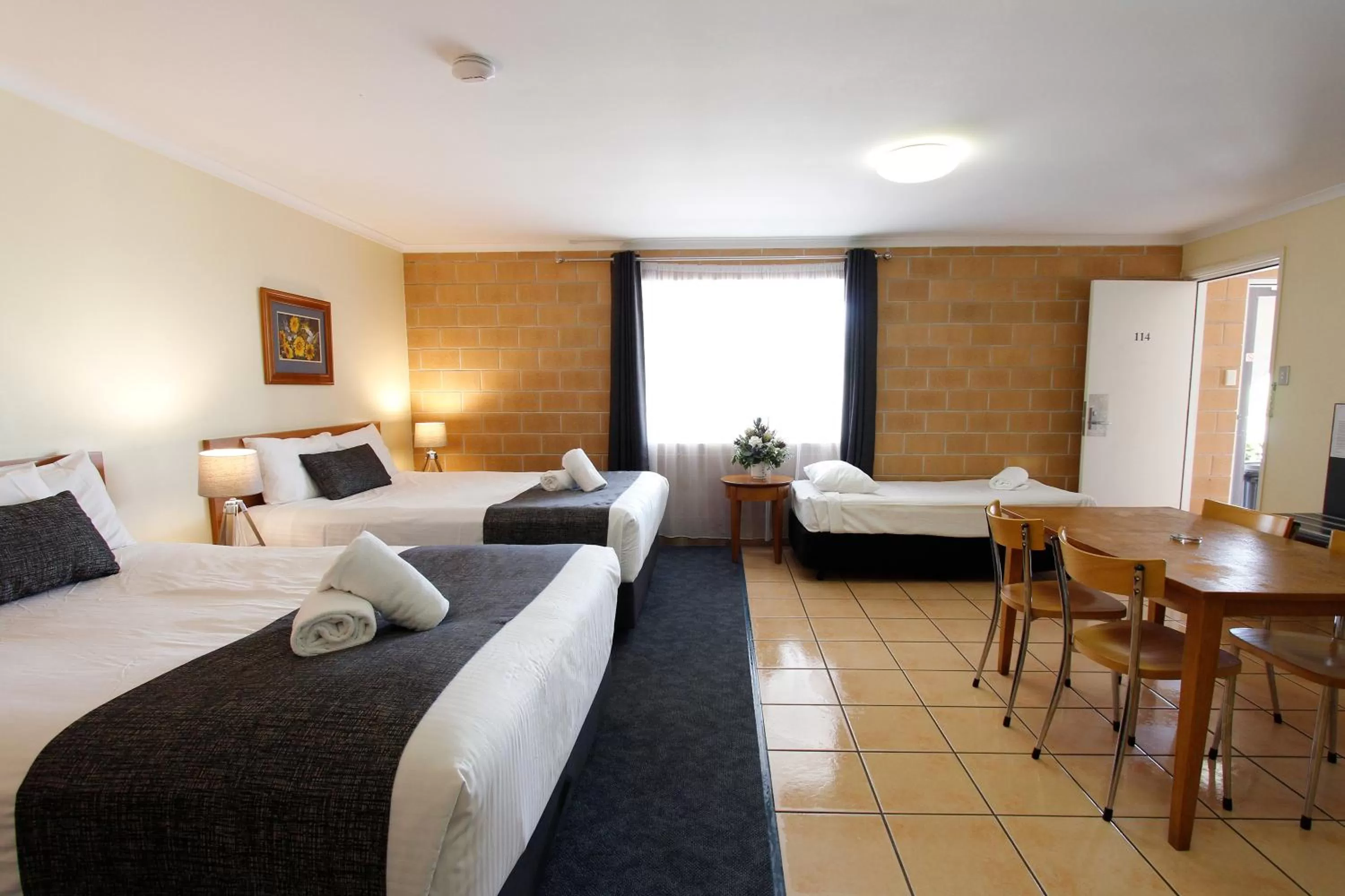 Bedroom, Bed in Windmill Motel & Events Centre