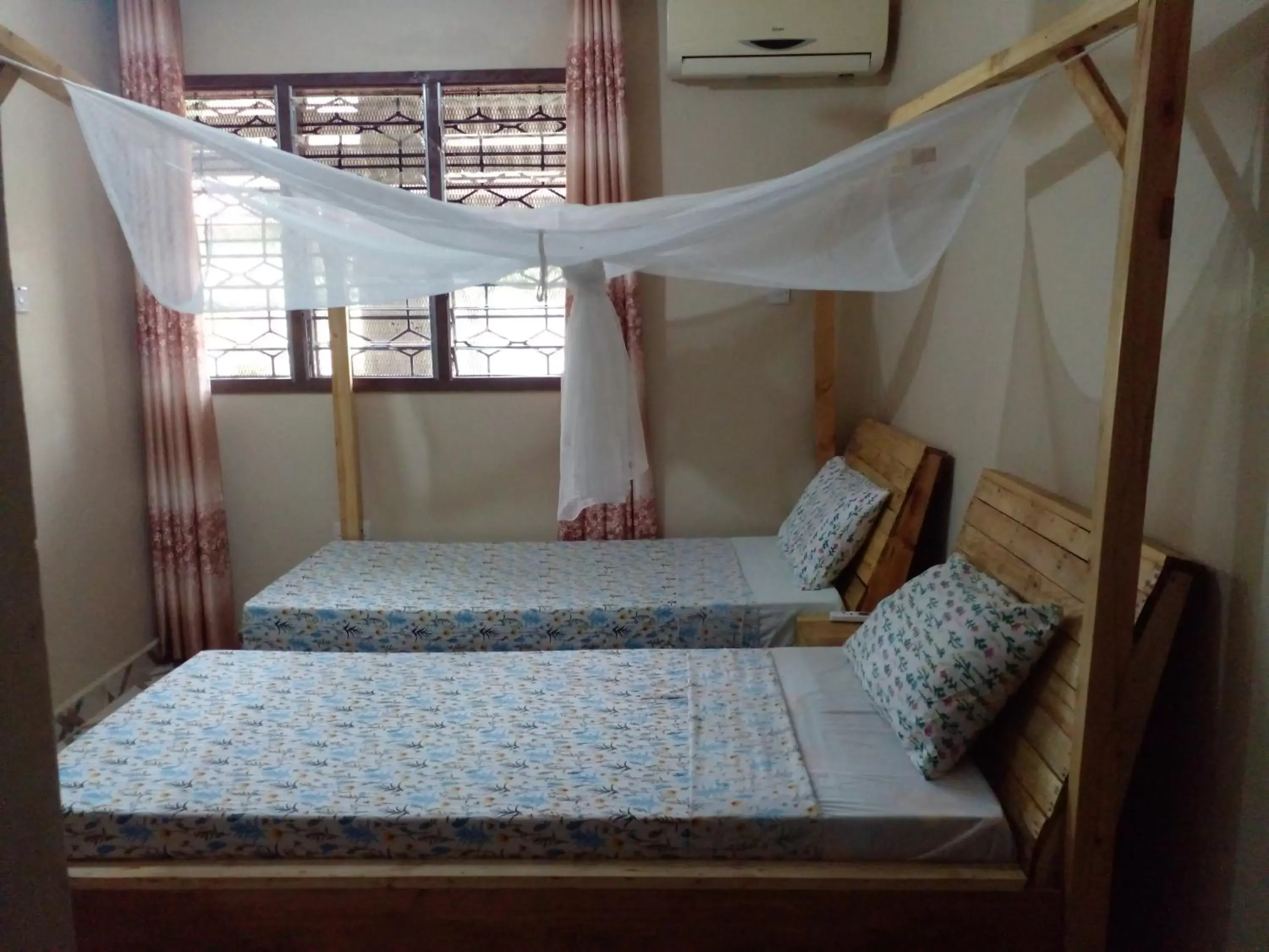 Budget Twin Room in L&J Modern Backpackers Kinondoni Budget Twin Room in L&J Modern Backpackers Kinondoni