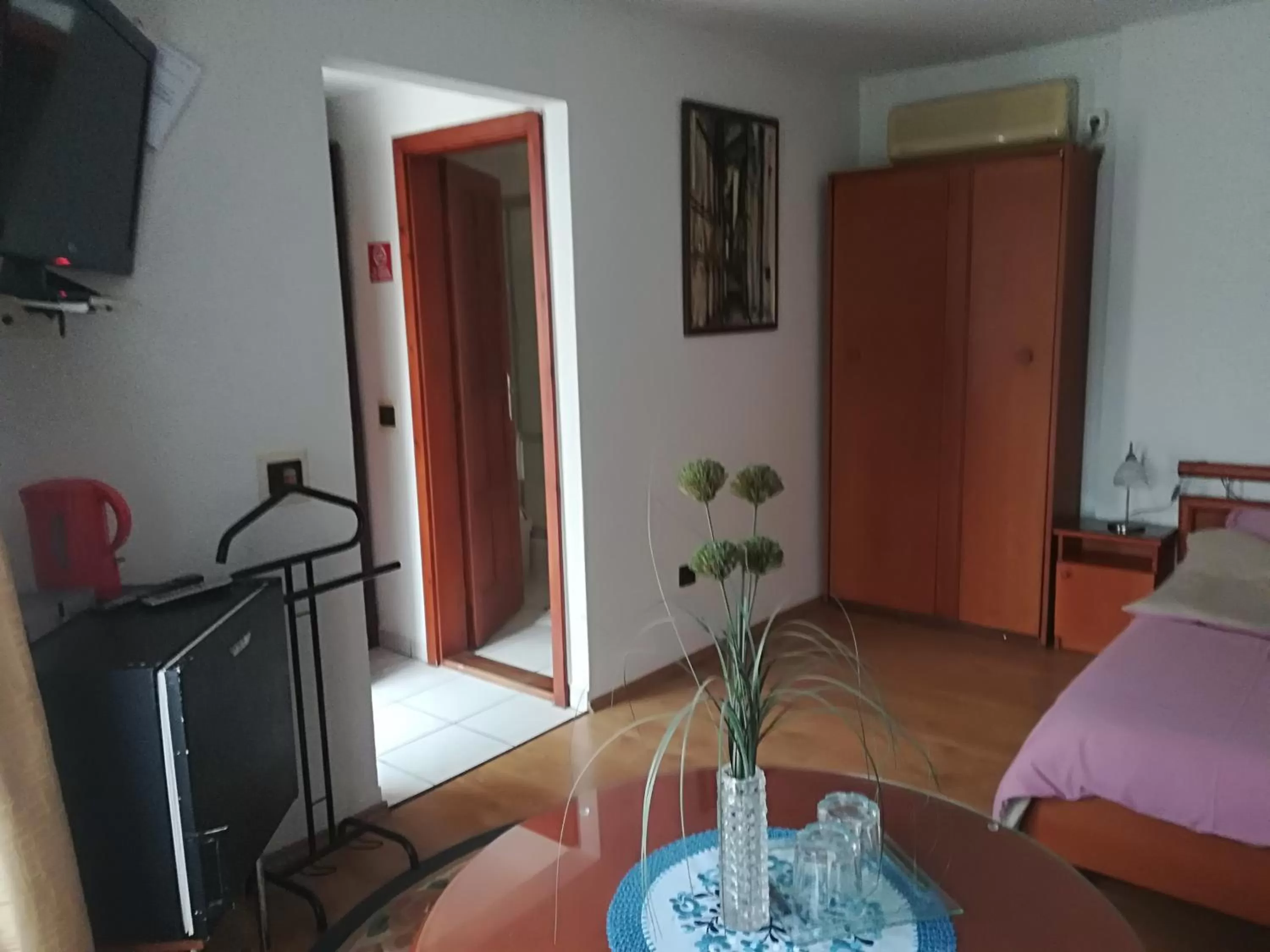 TV/Entertainment Center in Ria Panzio