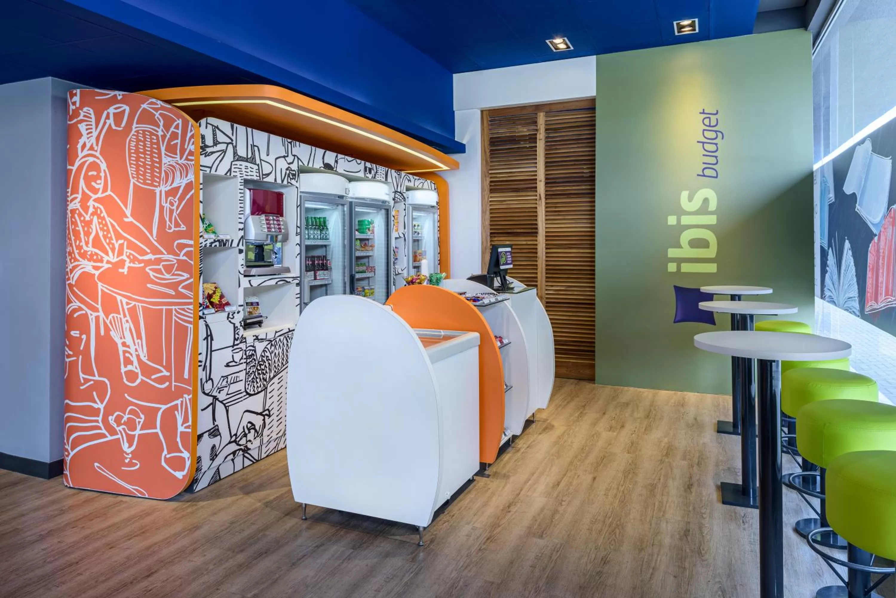 Communal lounge/ TV room in ibis budget Curitiba Aeroporto