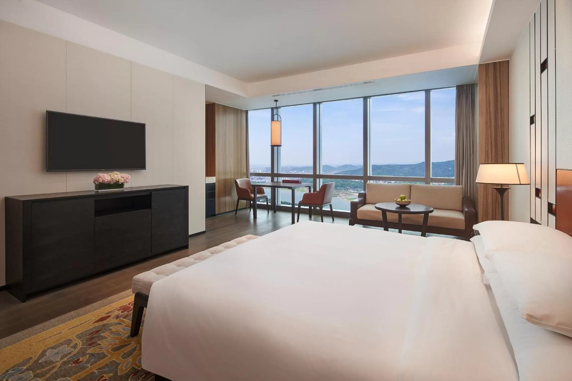 Photo of the whole room, Bed in Grand Hyatt Changsha