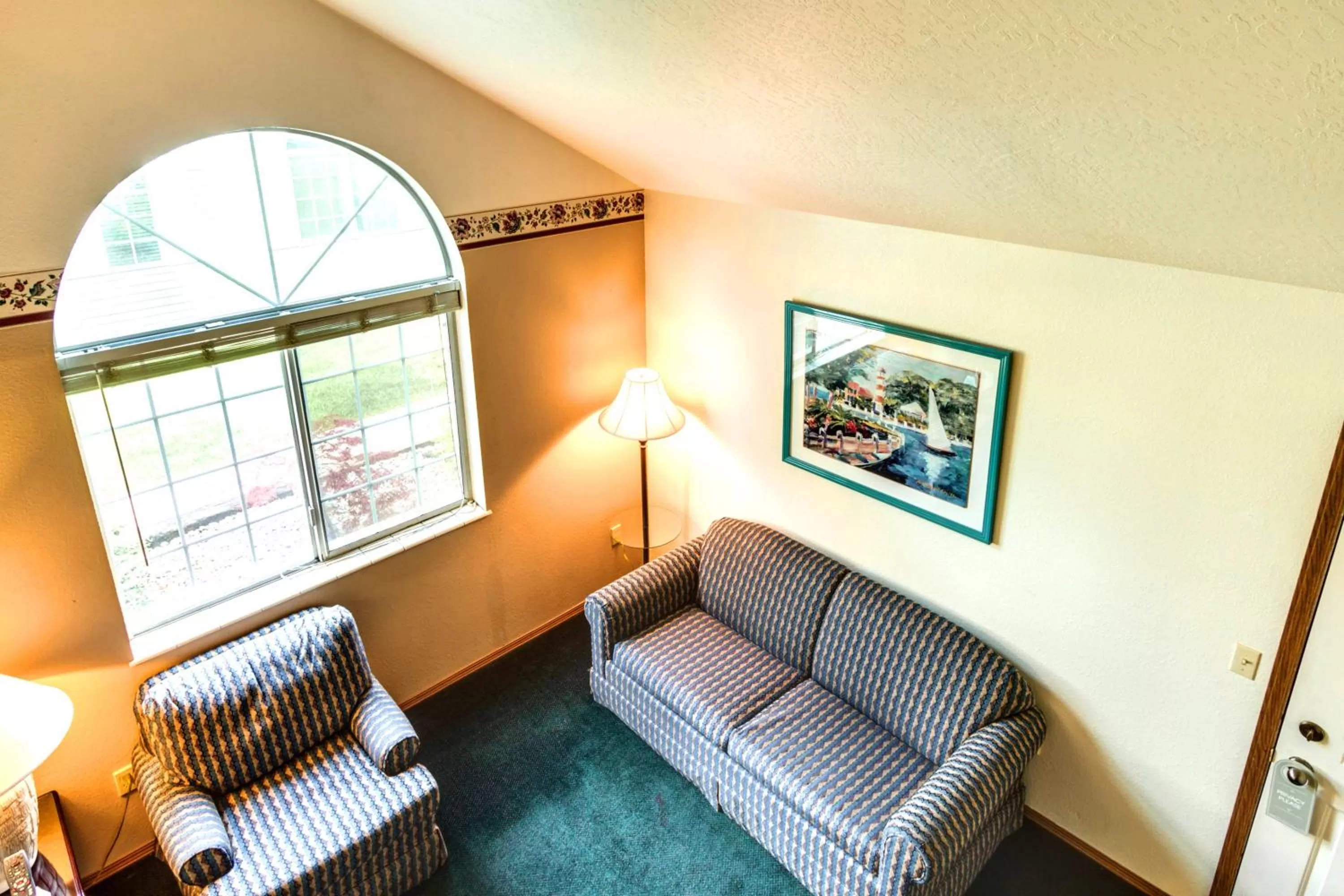 Living room, Seating Area in Turning Leaf Townhome Suites