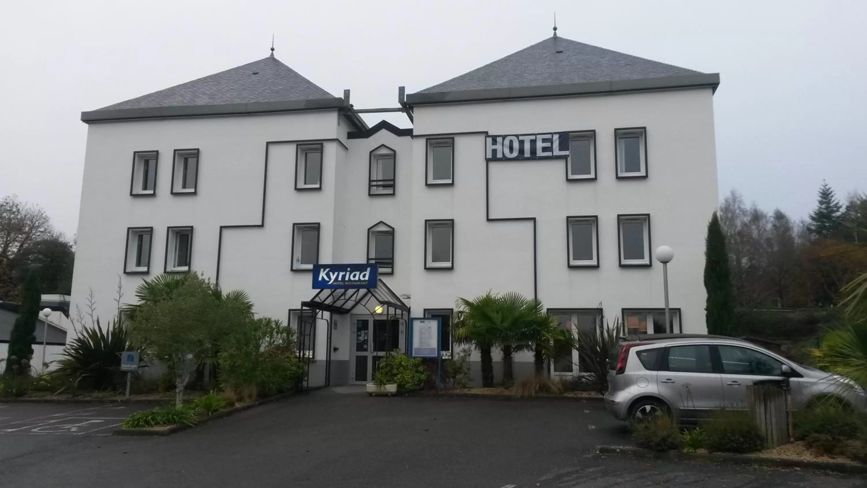 Facade/entrance in Kyriad Quimper Sud