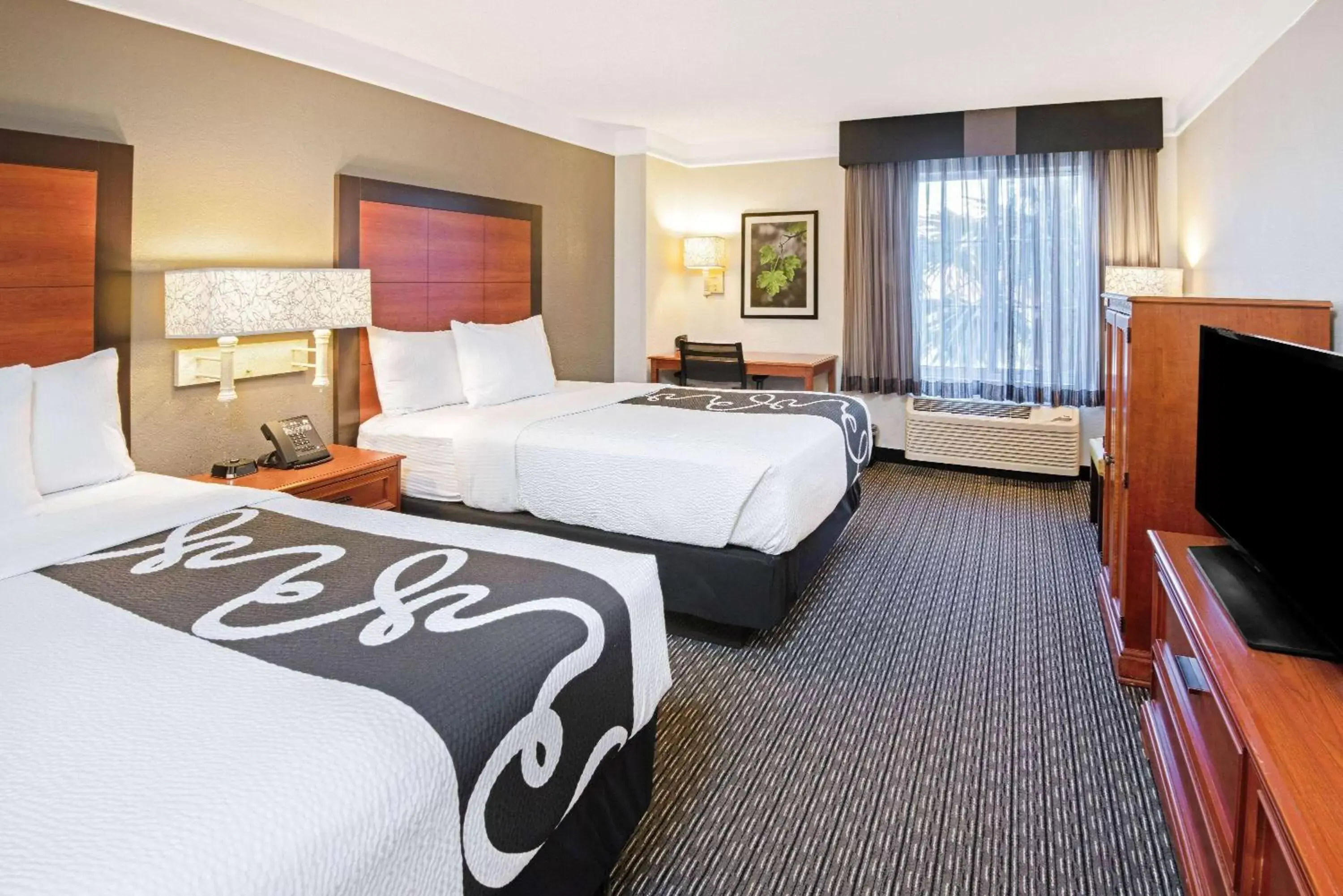 Deluxe Room with Two Double Beds in La Quinta by Wyndham San Antonio Airport Deluxe Room with Two Double Beds in La Quinta by Wyndham San Antonio Airport