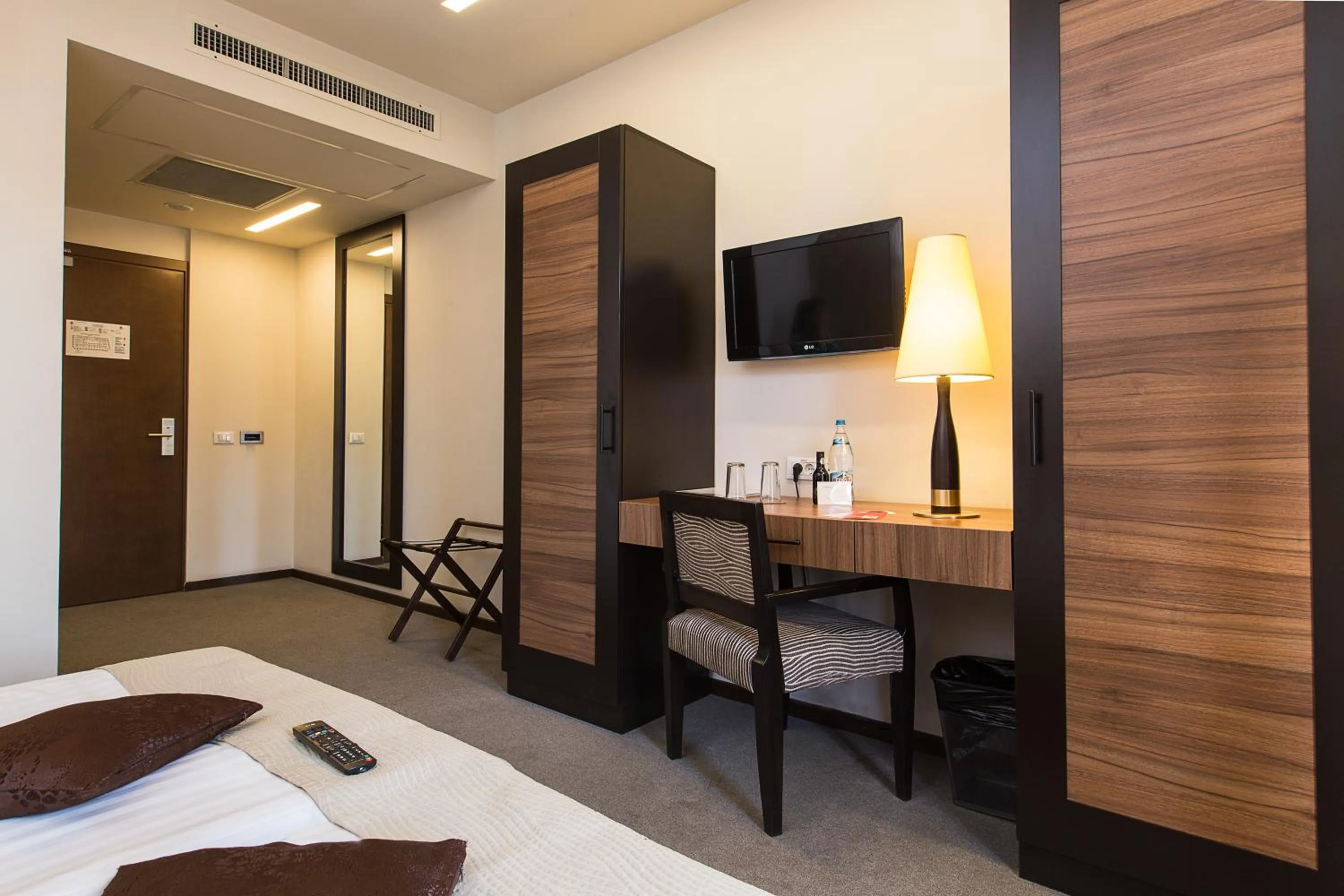 Photo of the whole room, Bed in Europa Royale Bucharest