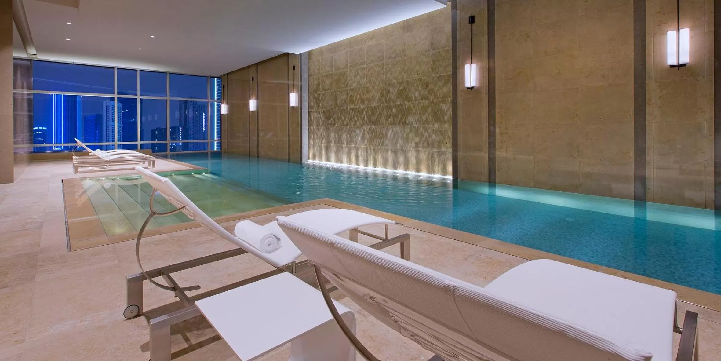 Swimming pool in Niccolo Chengdu