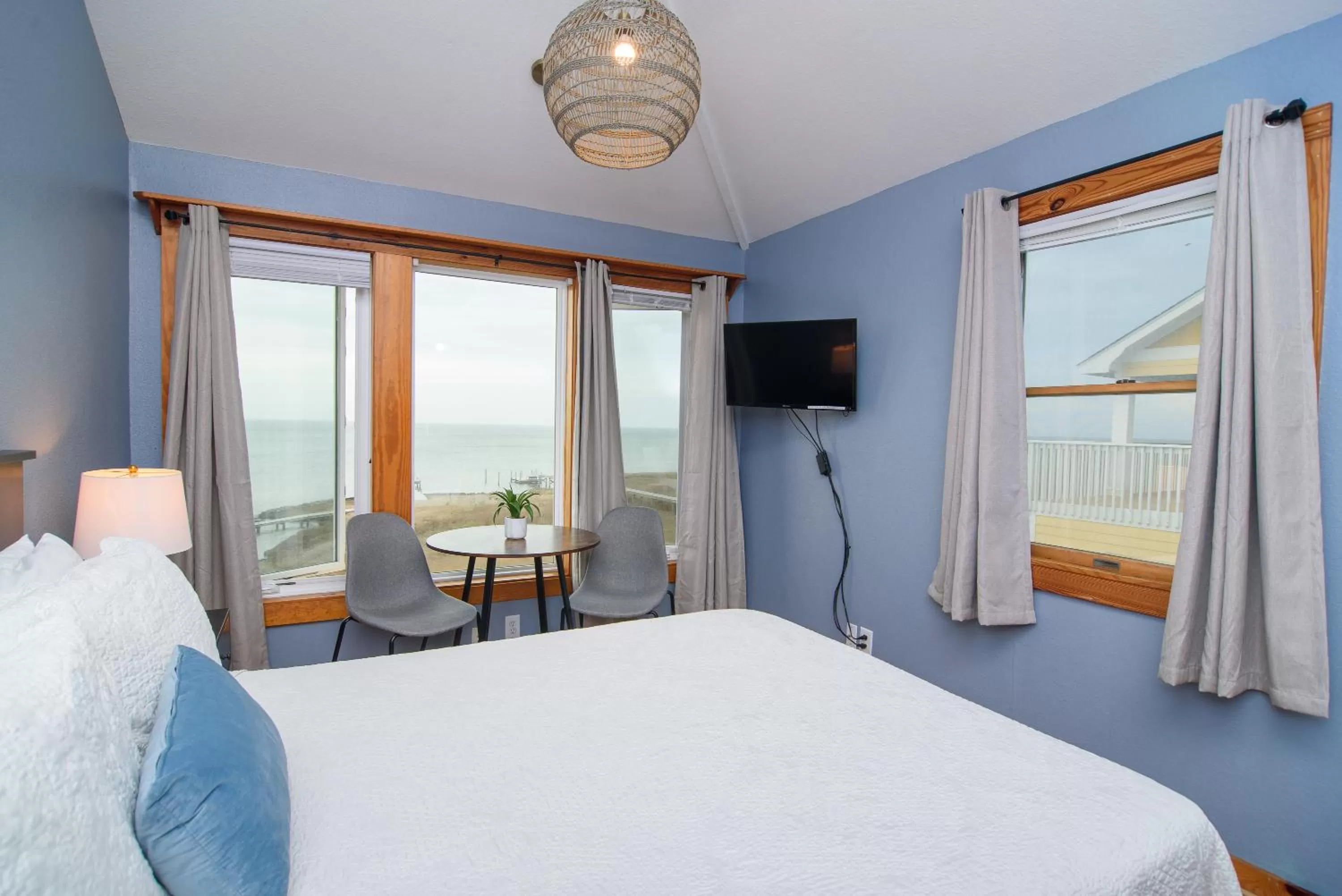 Bed in The Inn on Pamlico Sound