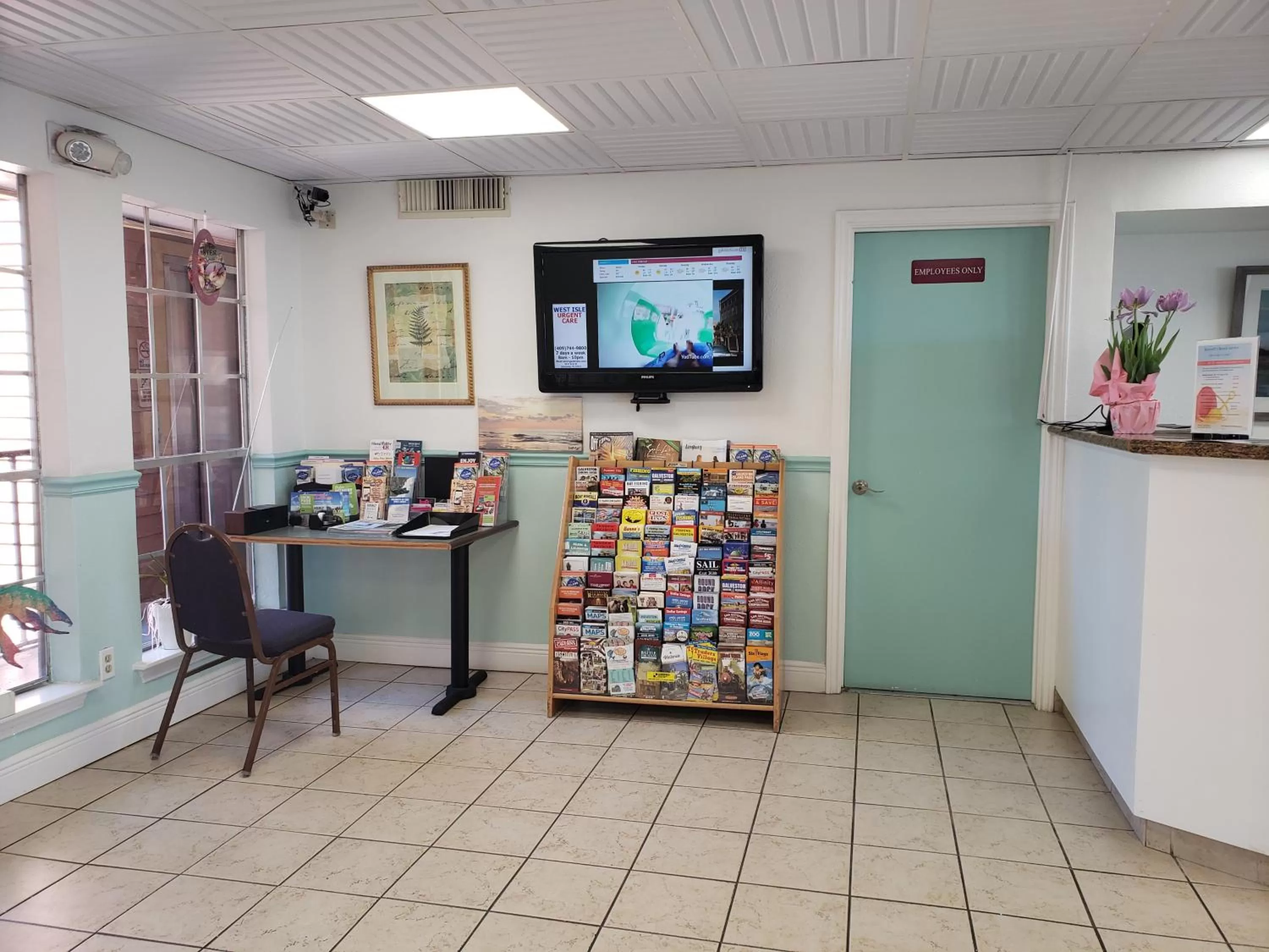 Communal lounge/ TV room in The Galveston Victorian Condo