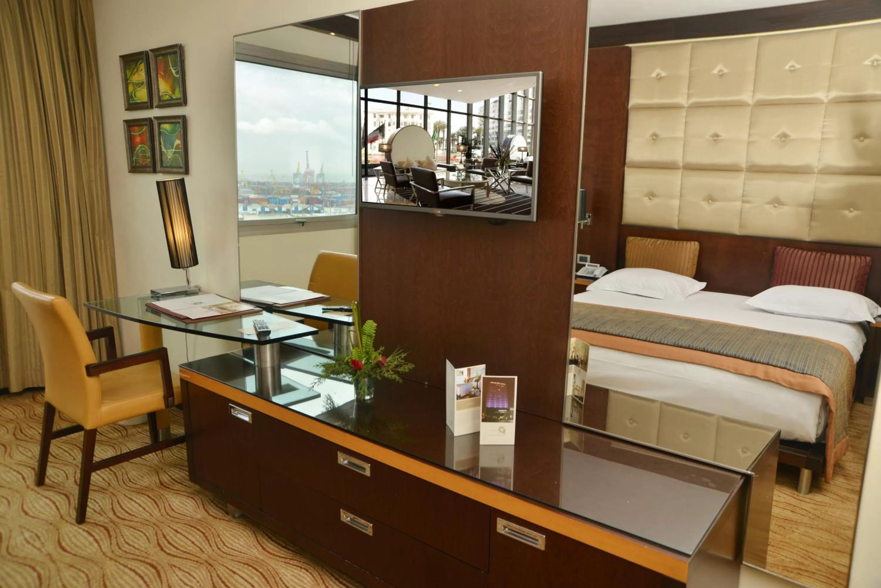 Photo of the whole room, TV/Entertainment Center in Hôtel Farah Casablanca