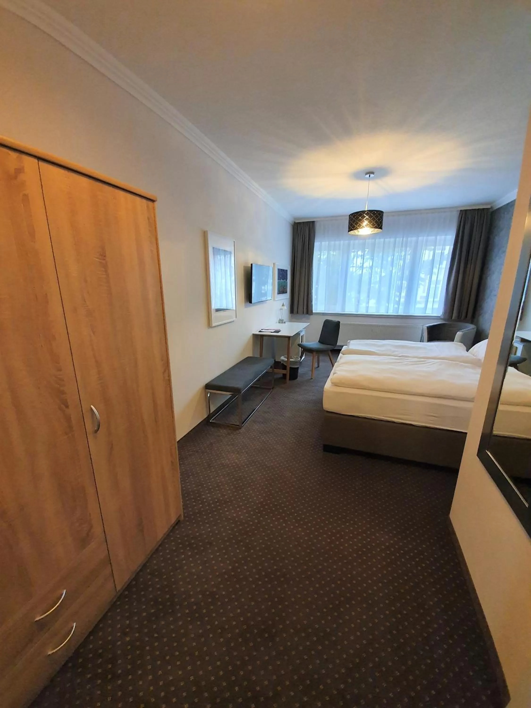 Photo of the whole room, Bed in artHOTEL Bremen