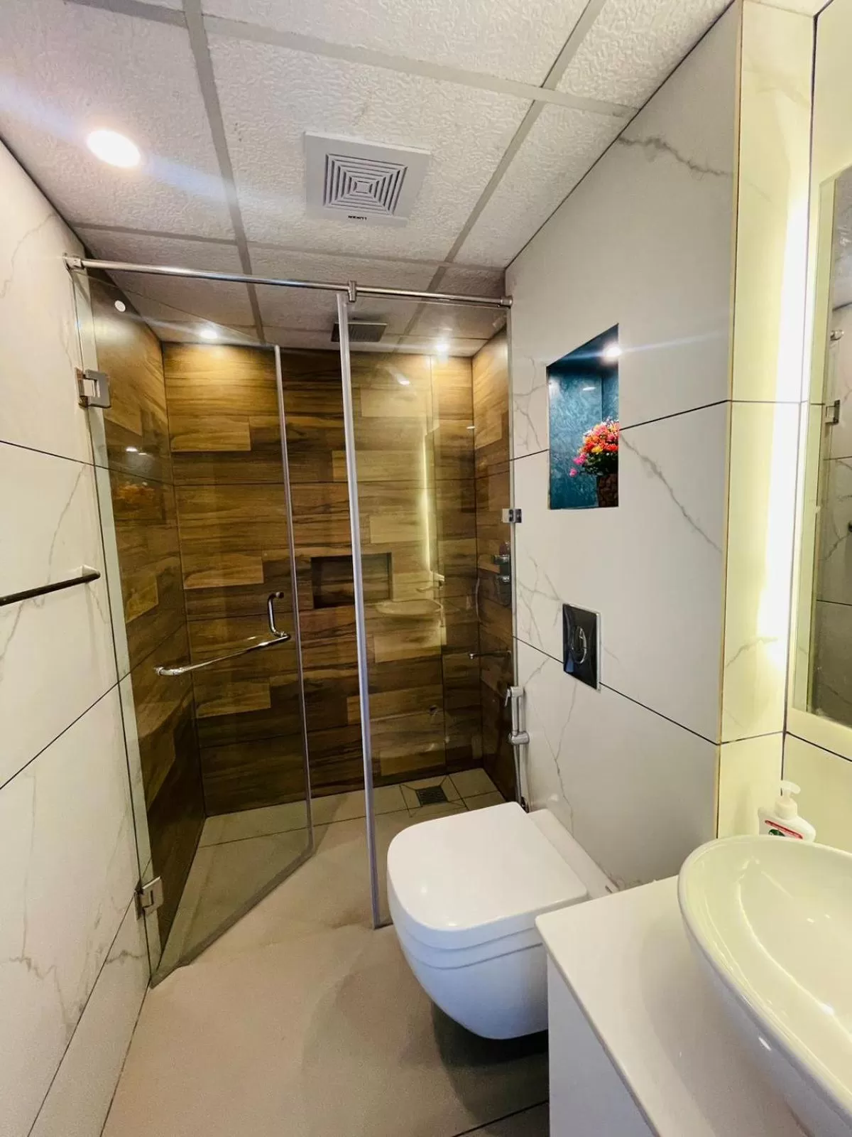 Bathroom in Garden Bay Resort