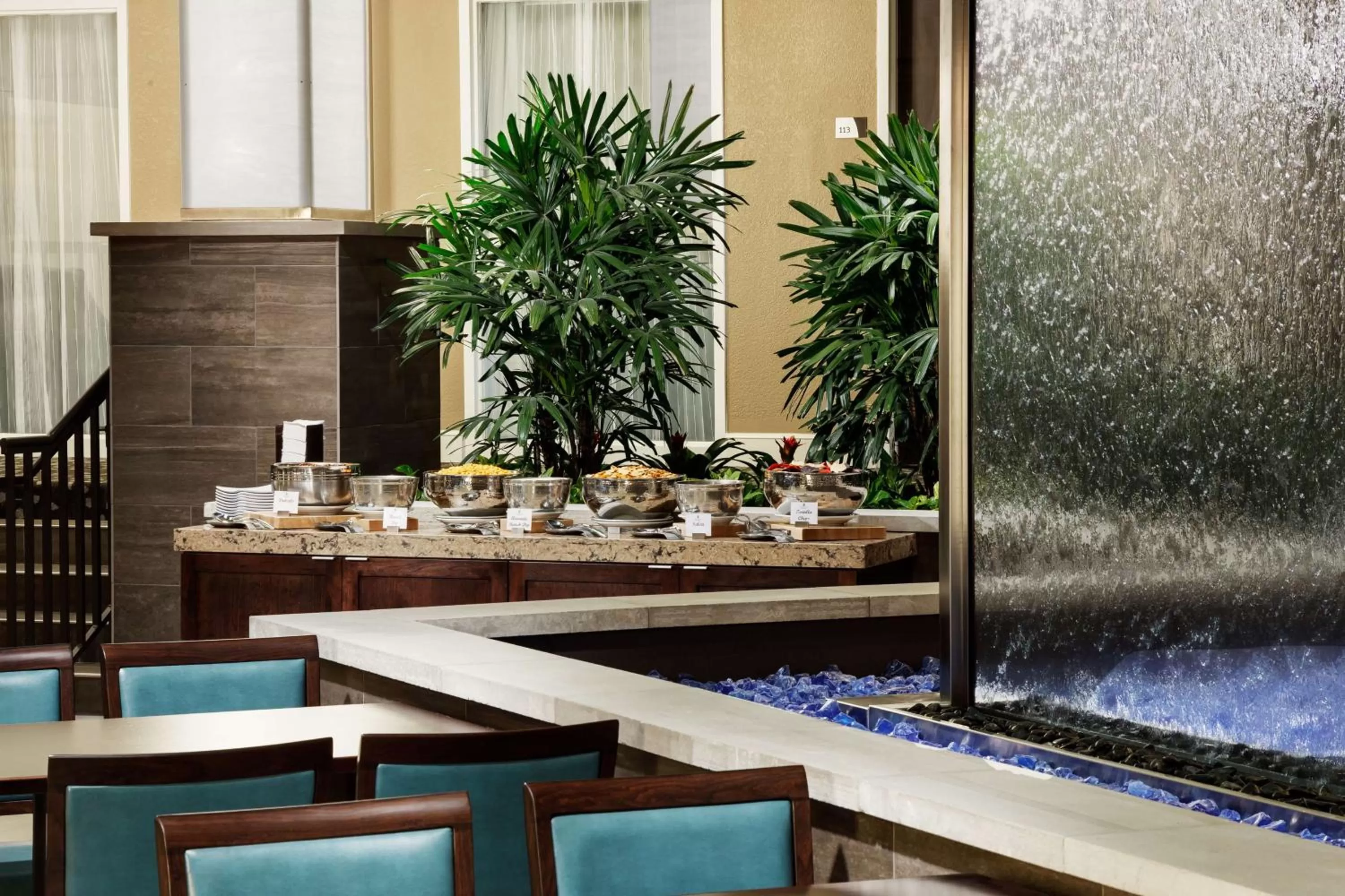 Restaurant/places to eat in Embassy Suites by Hilton Orlando Lake Buena Vista Resort