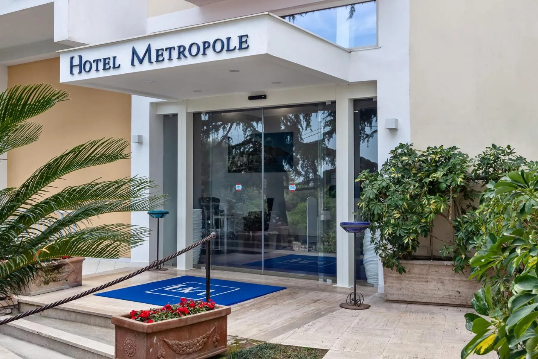 Facade/entrance in Hotel Metropole