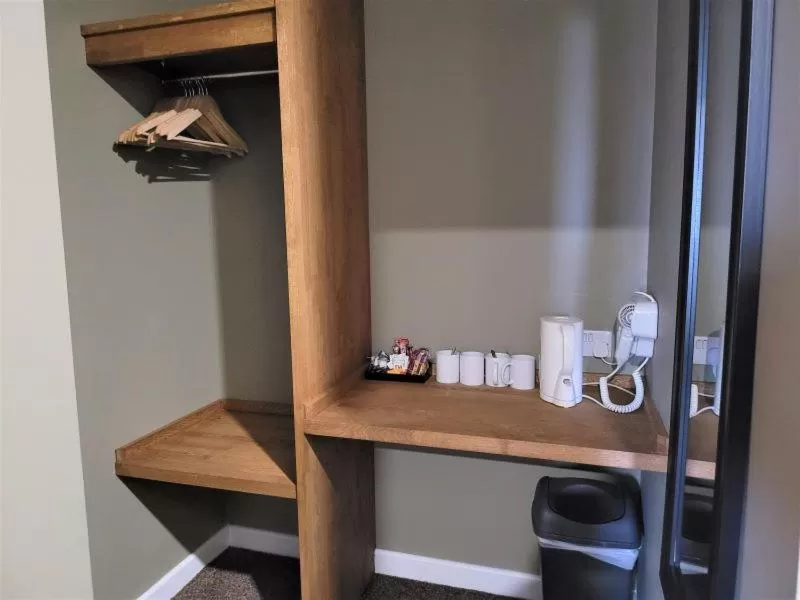 Coffee/tea facilities in The Oakwood Hotel