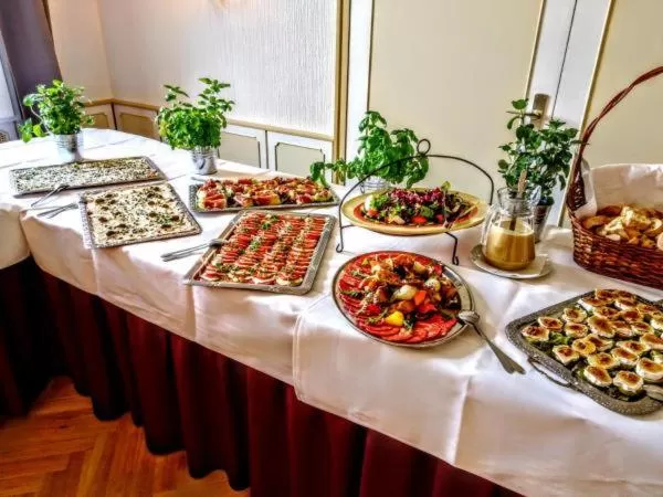 Food in Burg Wassenberg