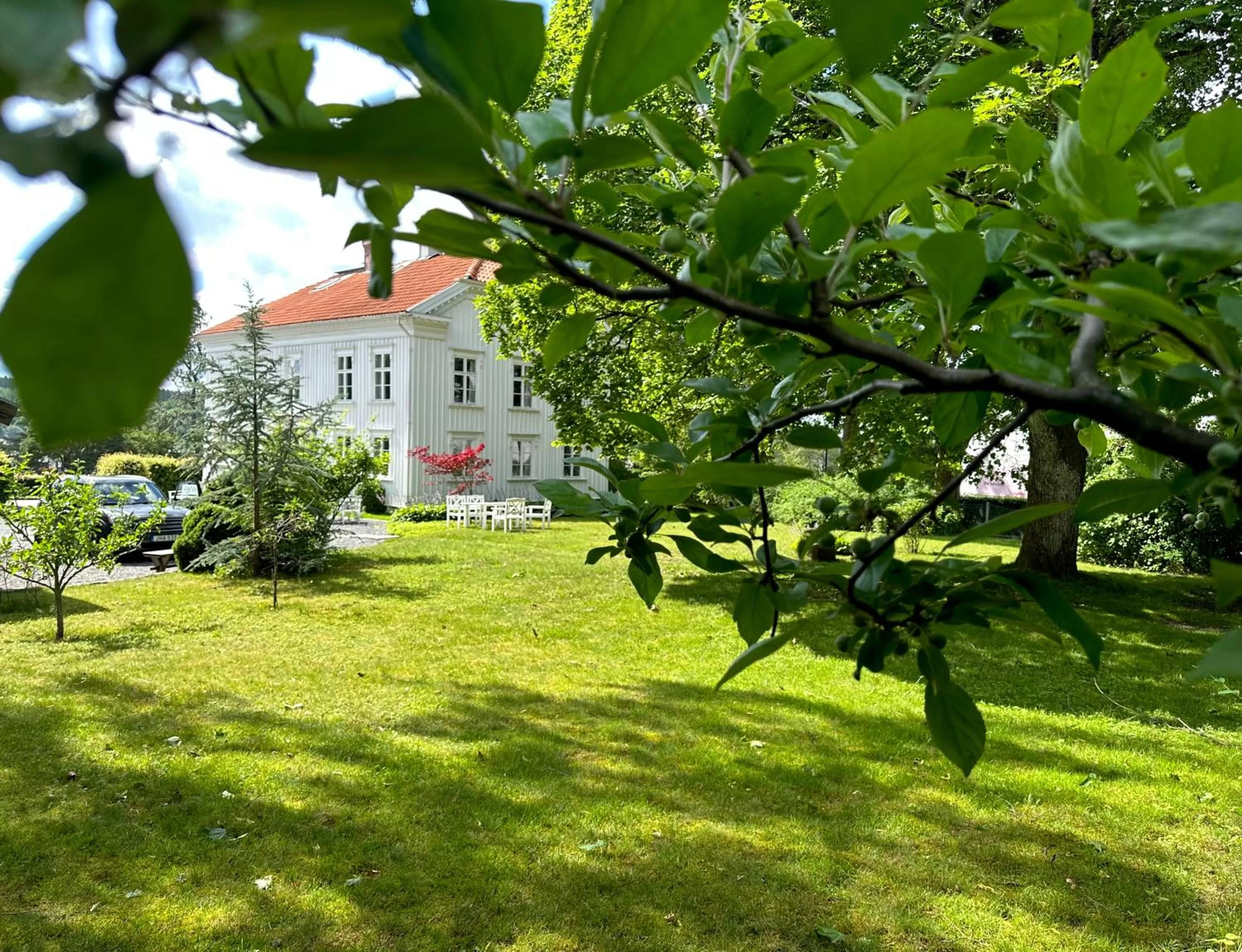 Property Building in Kinna Bed & Breakfast