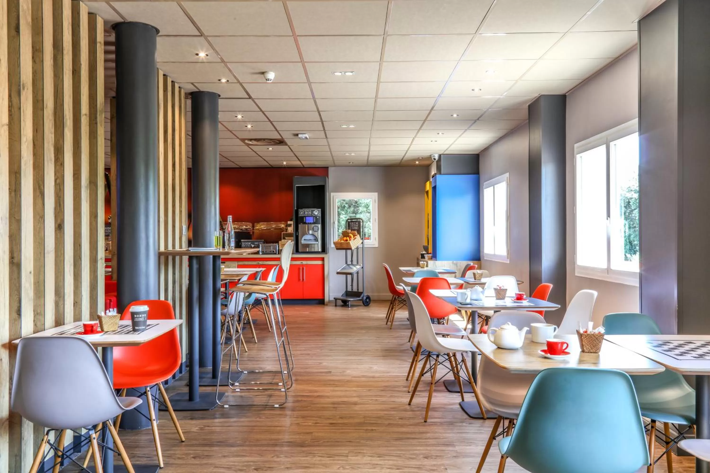 Buffet breakfast in ibis Orange Sud