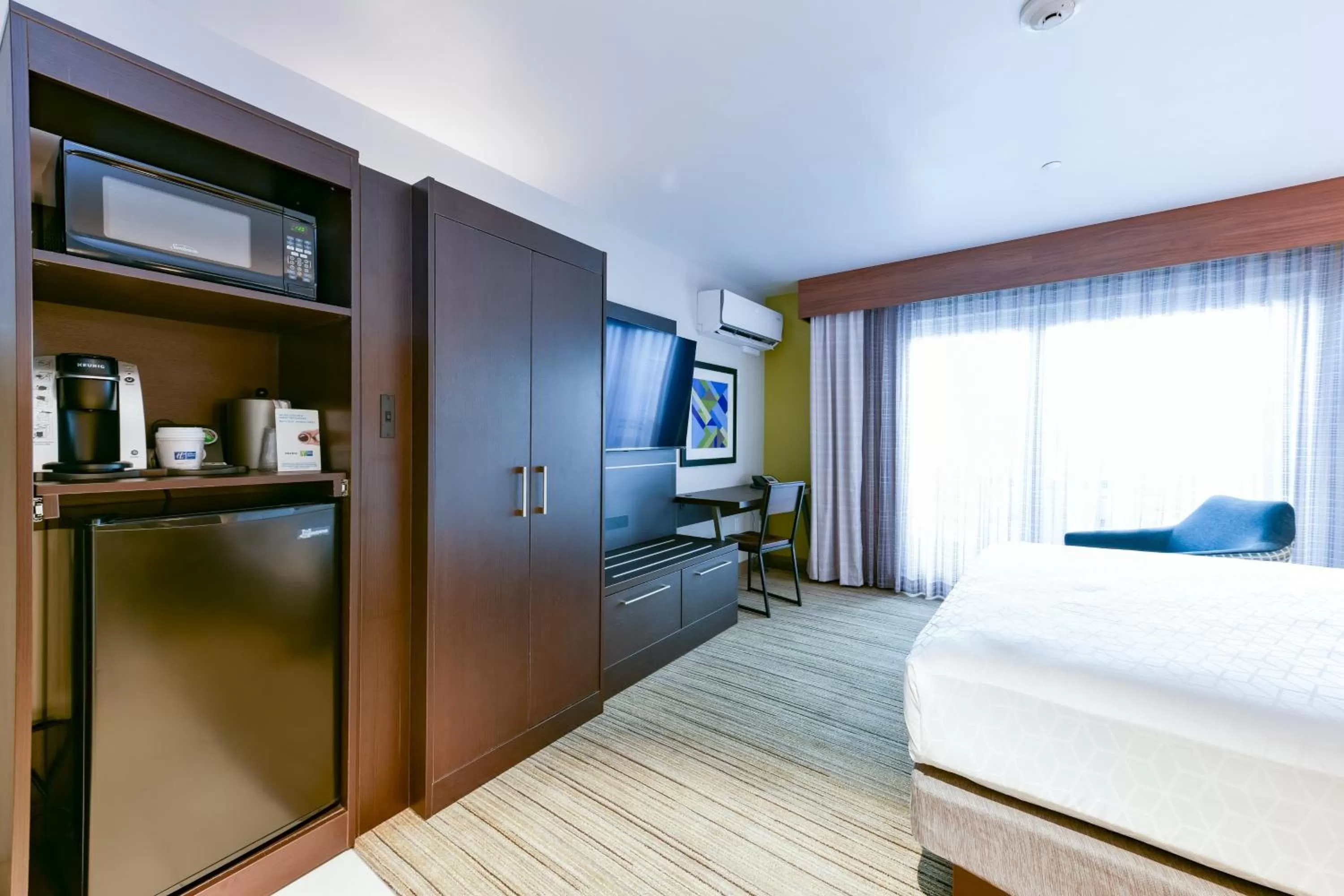 Queen Room in Holiday Inn Express Mill Valley - Sausalito Area, an IHG Hotel