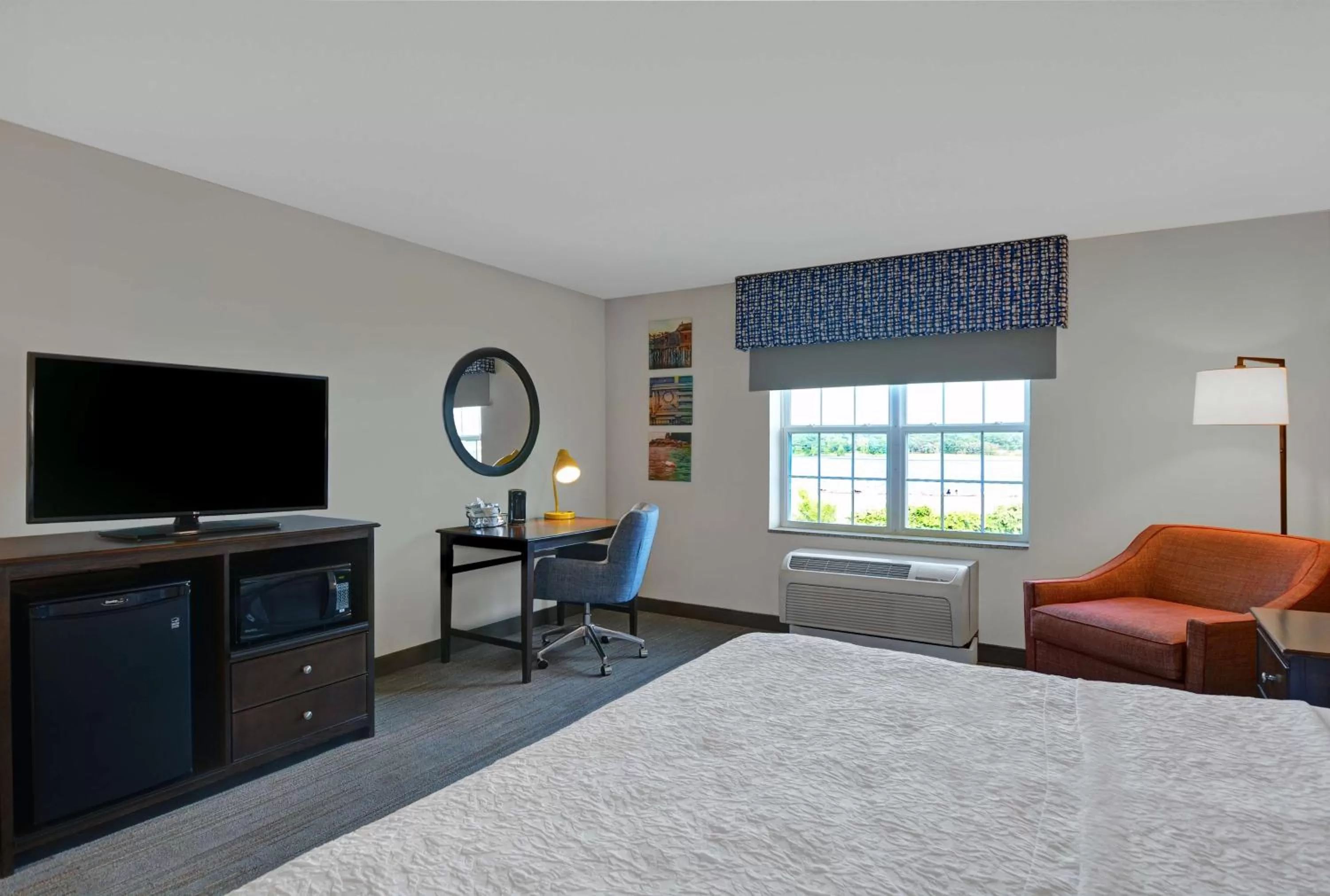 Bed in Hampton Inn Bath - Brunswick Area , ME