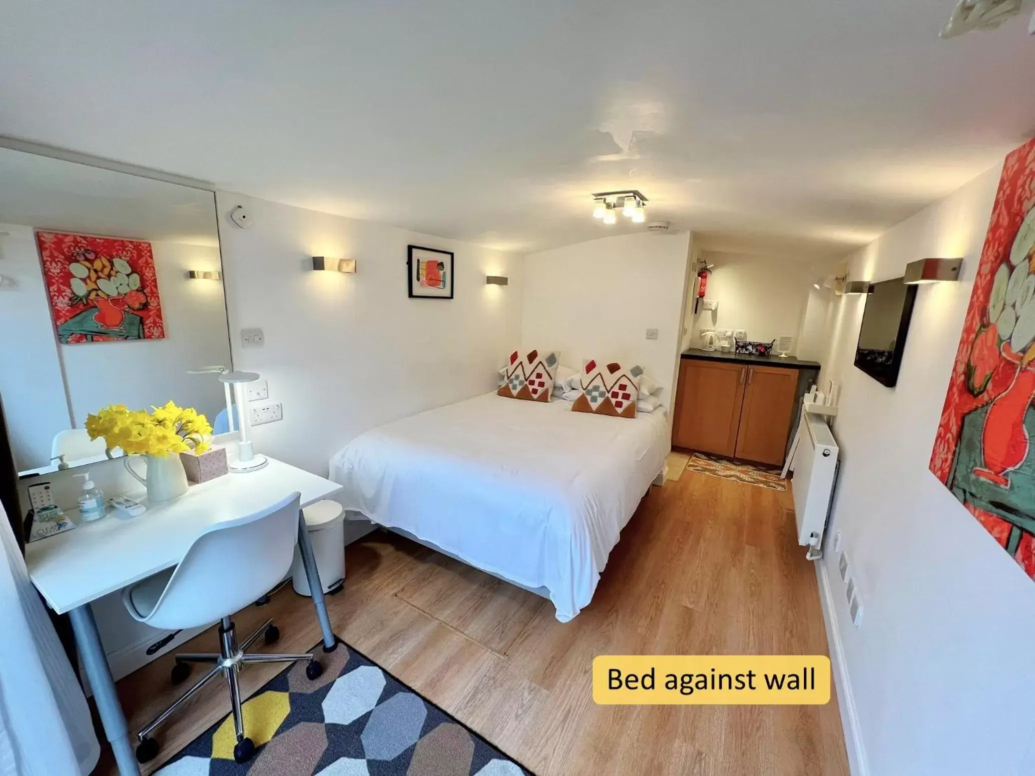 Small Double Room in Ferndale Mews Small Double Room in Ferndale Mews