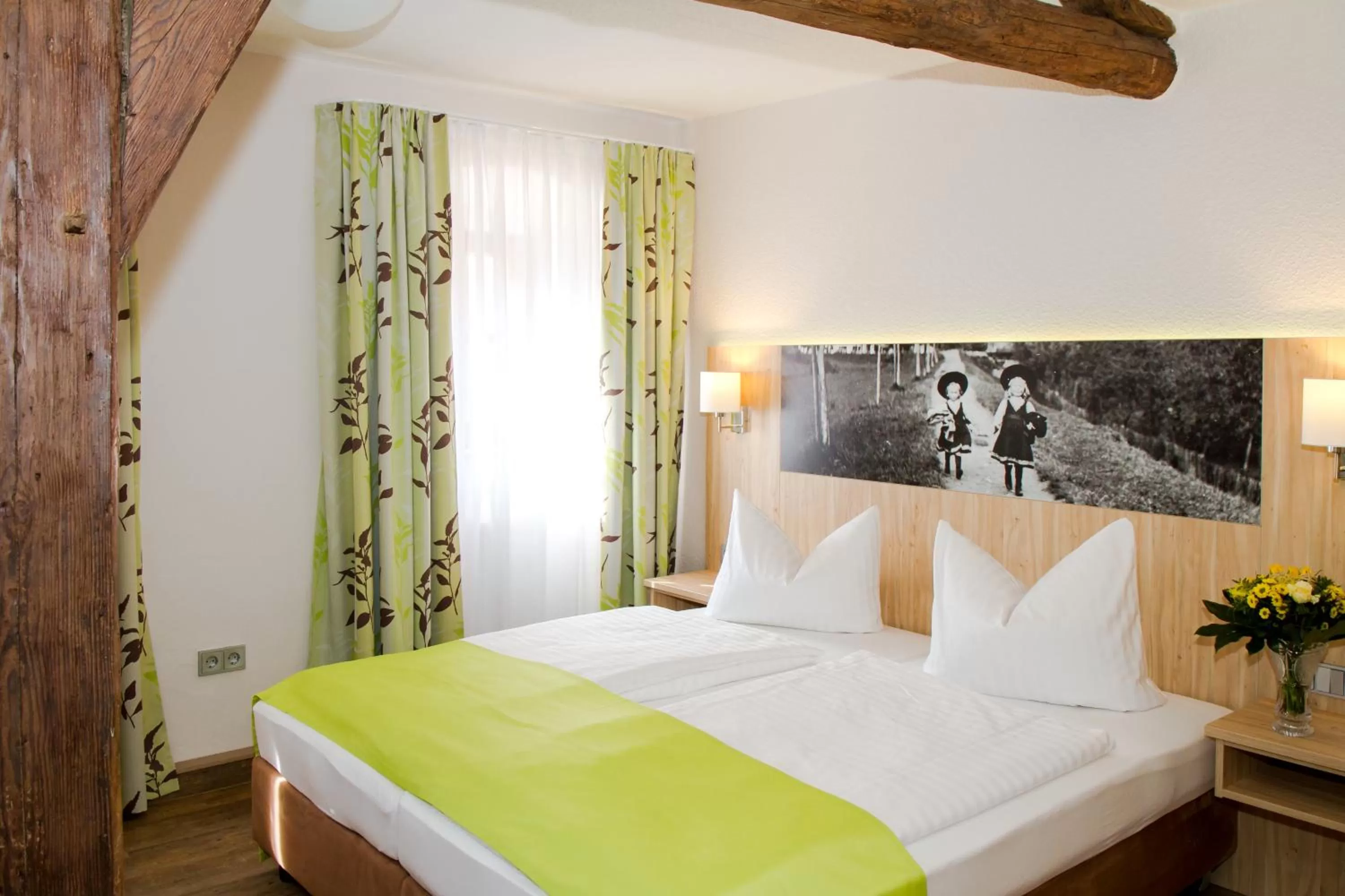 Photo of the whole room, Bed in Hotel-Gasthof Blaue Traube e.K.