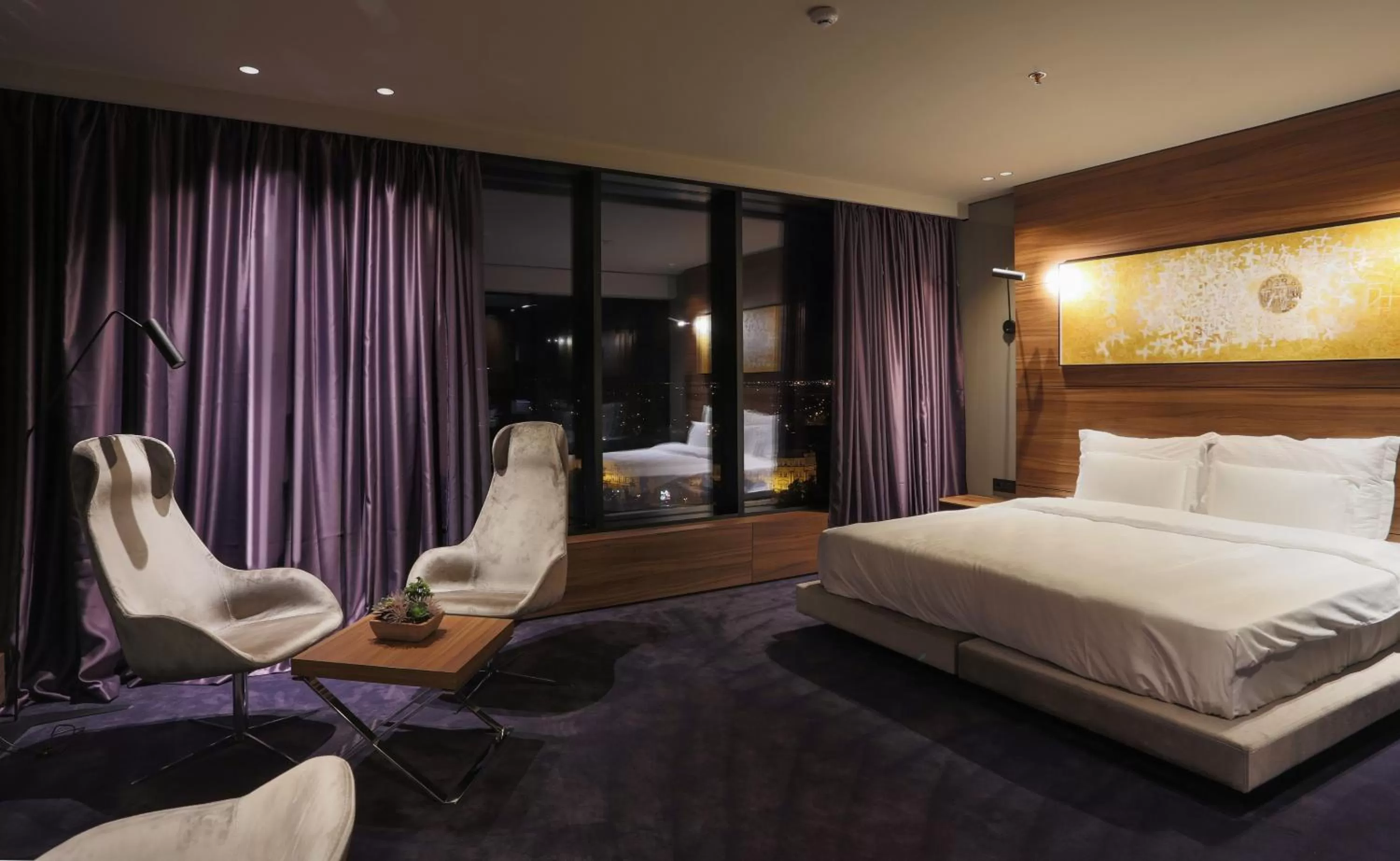 Photo of the whole room, Bed in Ambasador Hotel