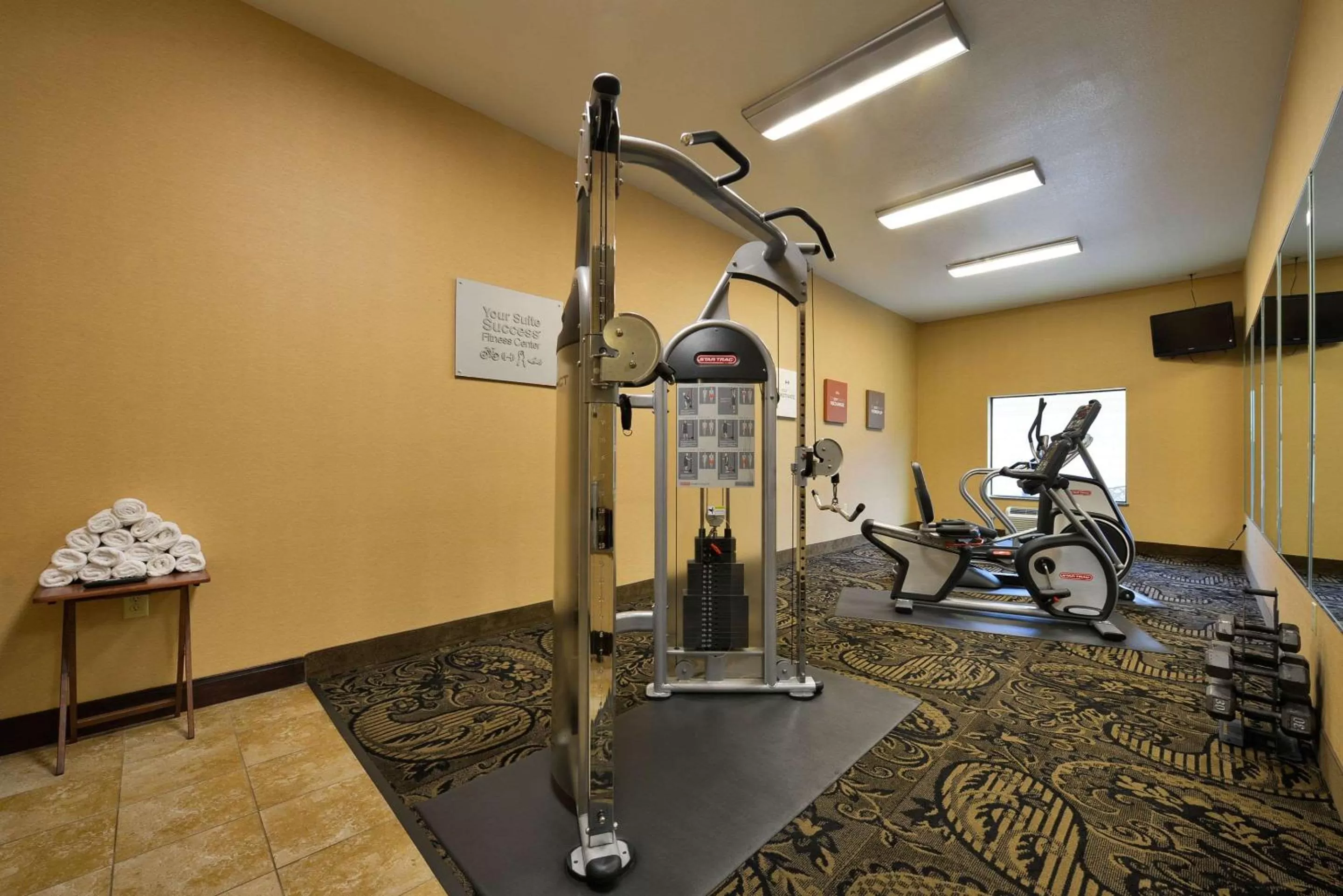 Fitness centre/facilities in Comfort Suites Bay City East