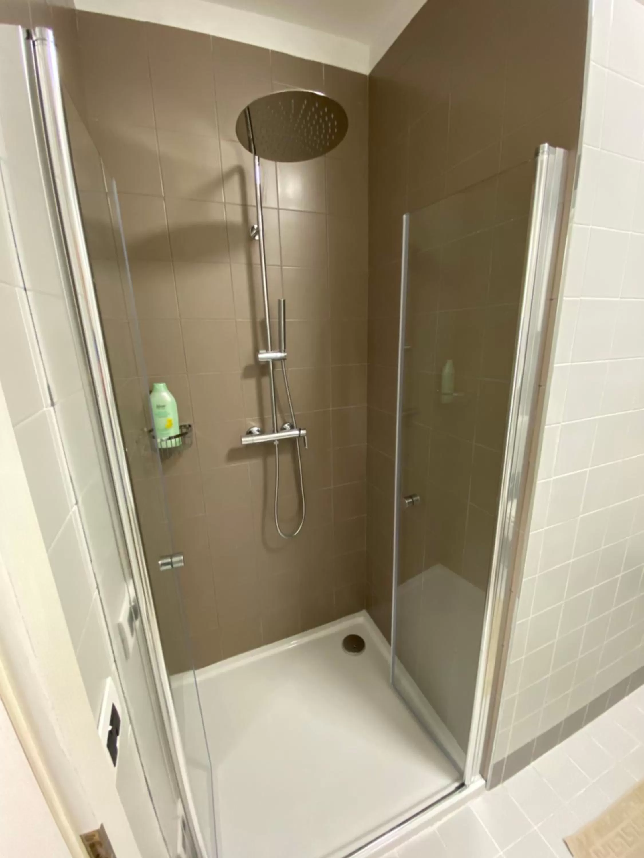 Shower in Sky Garden & Wellness R.