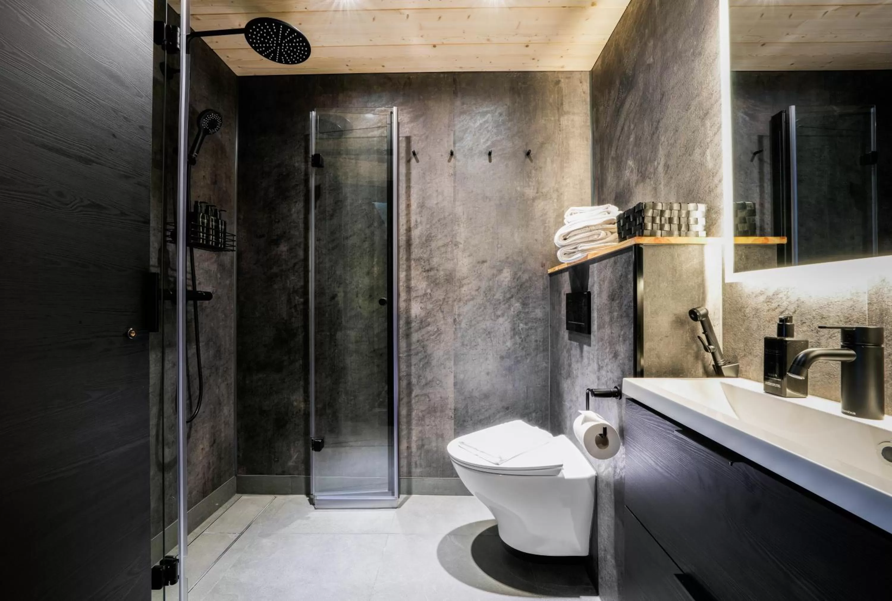 Shower in Kuuru Lakeside