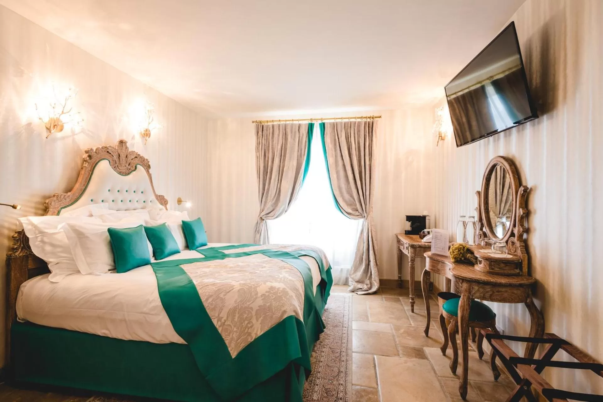 Bed in Le Petit Palais D'Aglae