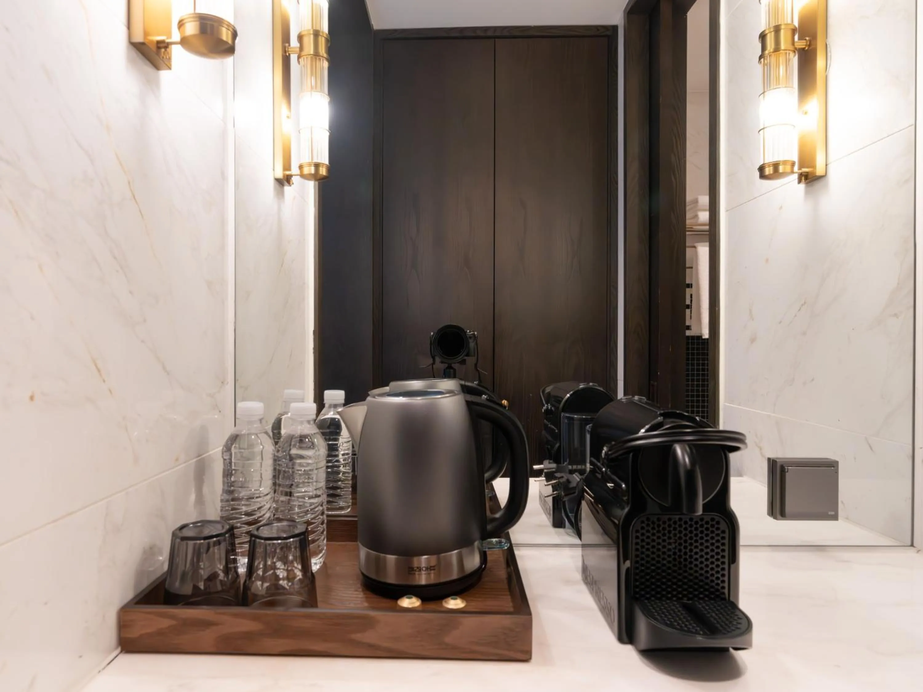 Photo of the whole room in Hotel Crescendo Seoul