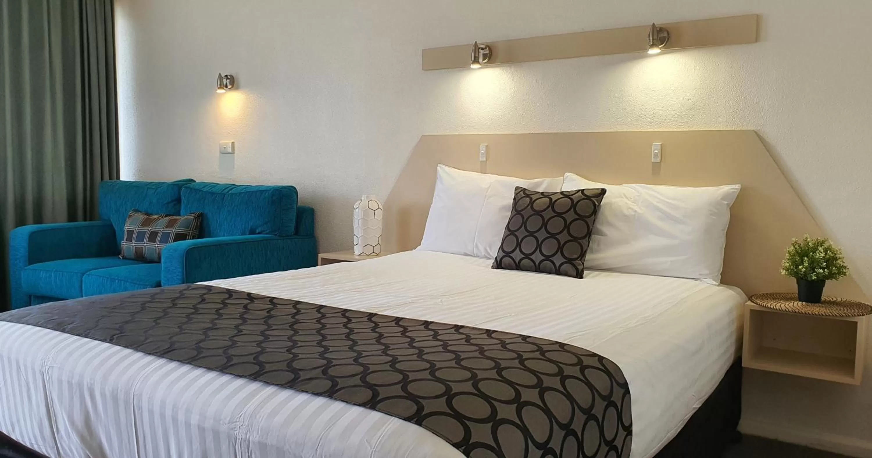 Bed in Cobb Inlander Motel