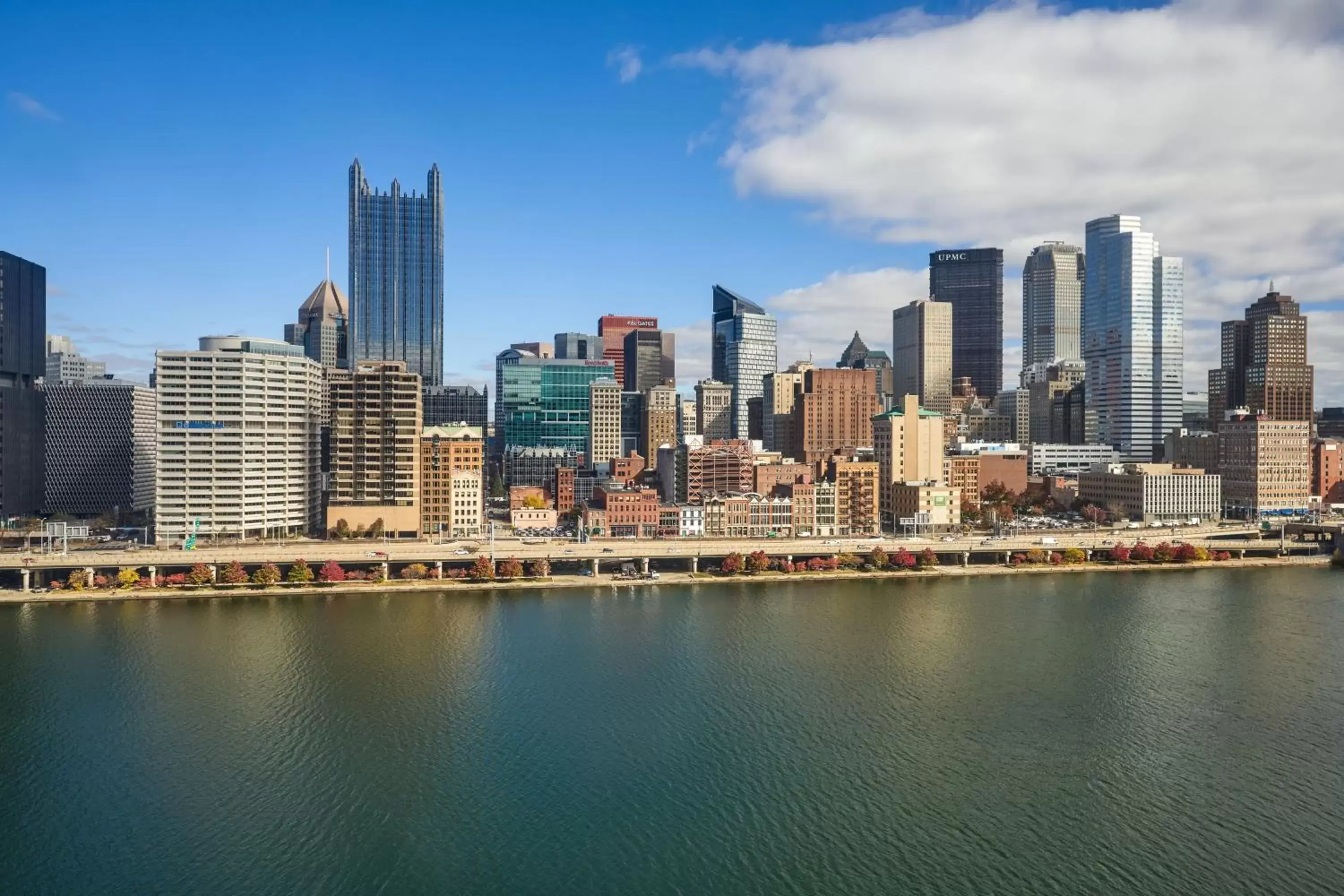 King Suite with River View in Sheraton Pittsburgh Hotel at Station Square King Suite with River View in Sheraton Pittsburgh Hotel at Station Square