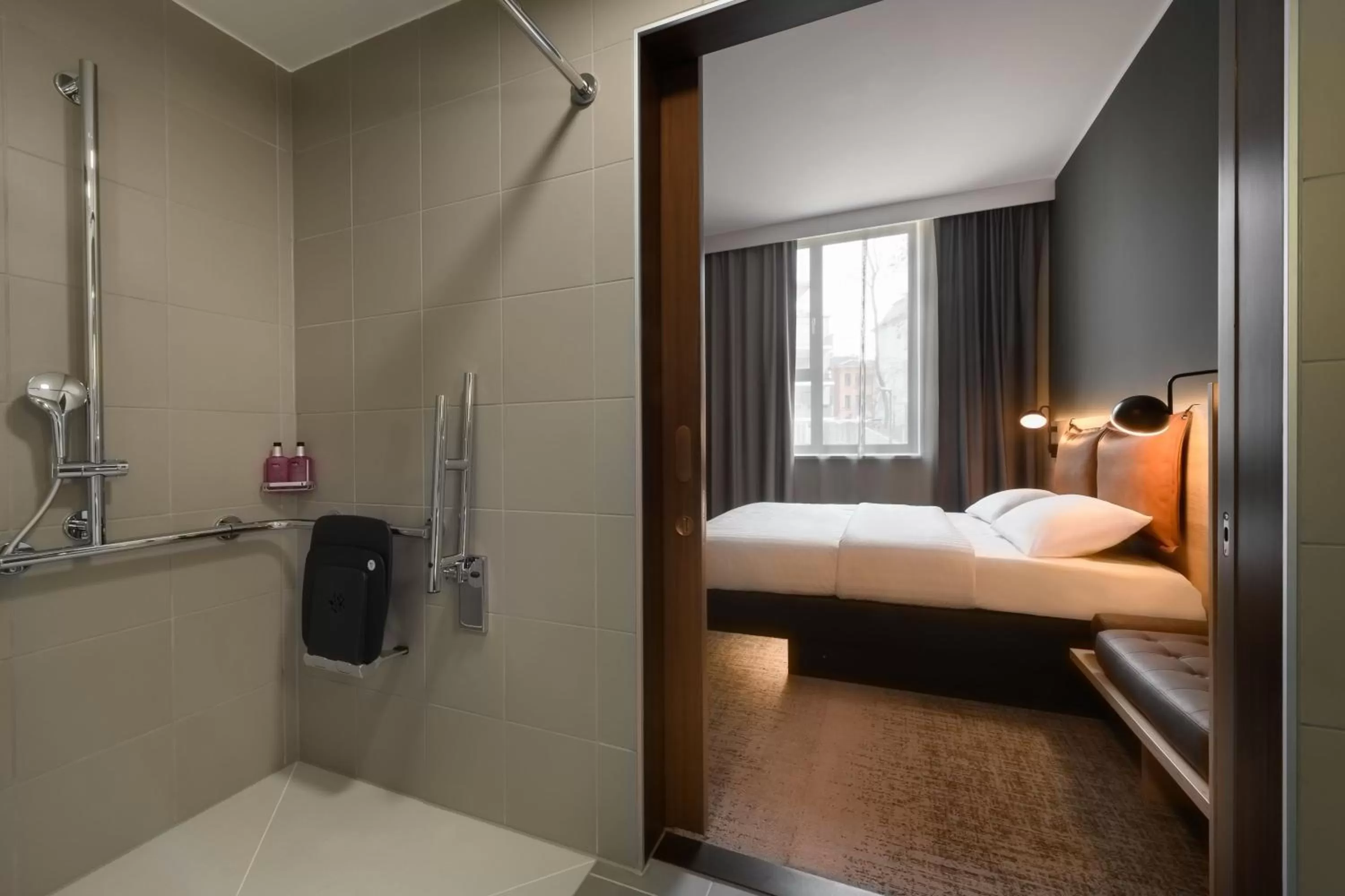 Photo of the whole room, Bed in Moxy Dresden Neustadt