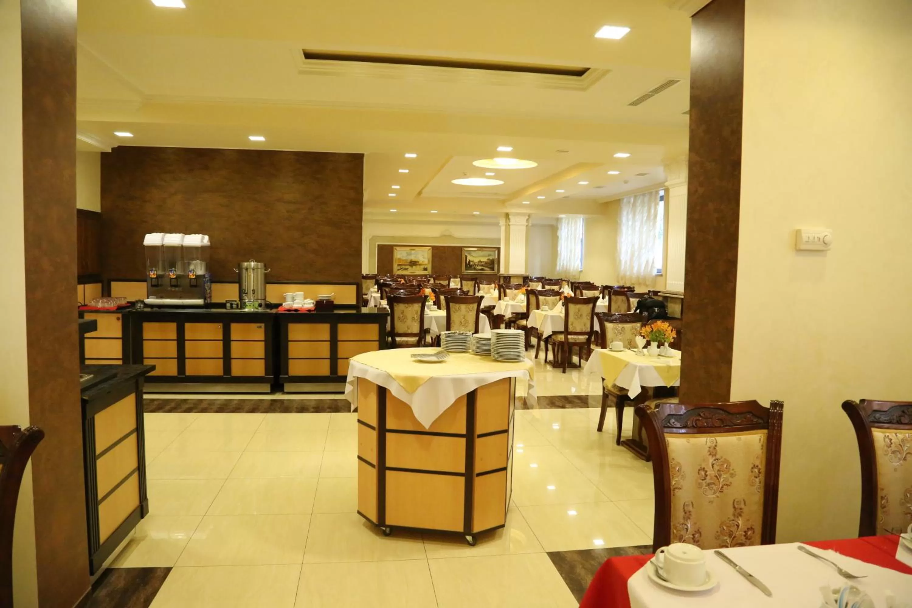 Restaurant/places to eat in Royal Plaza by Stellar Hotels, Yerevan