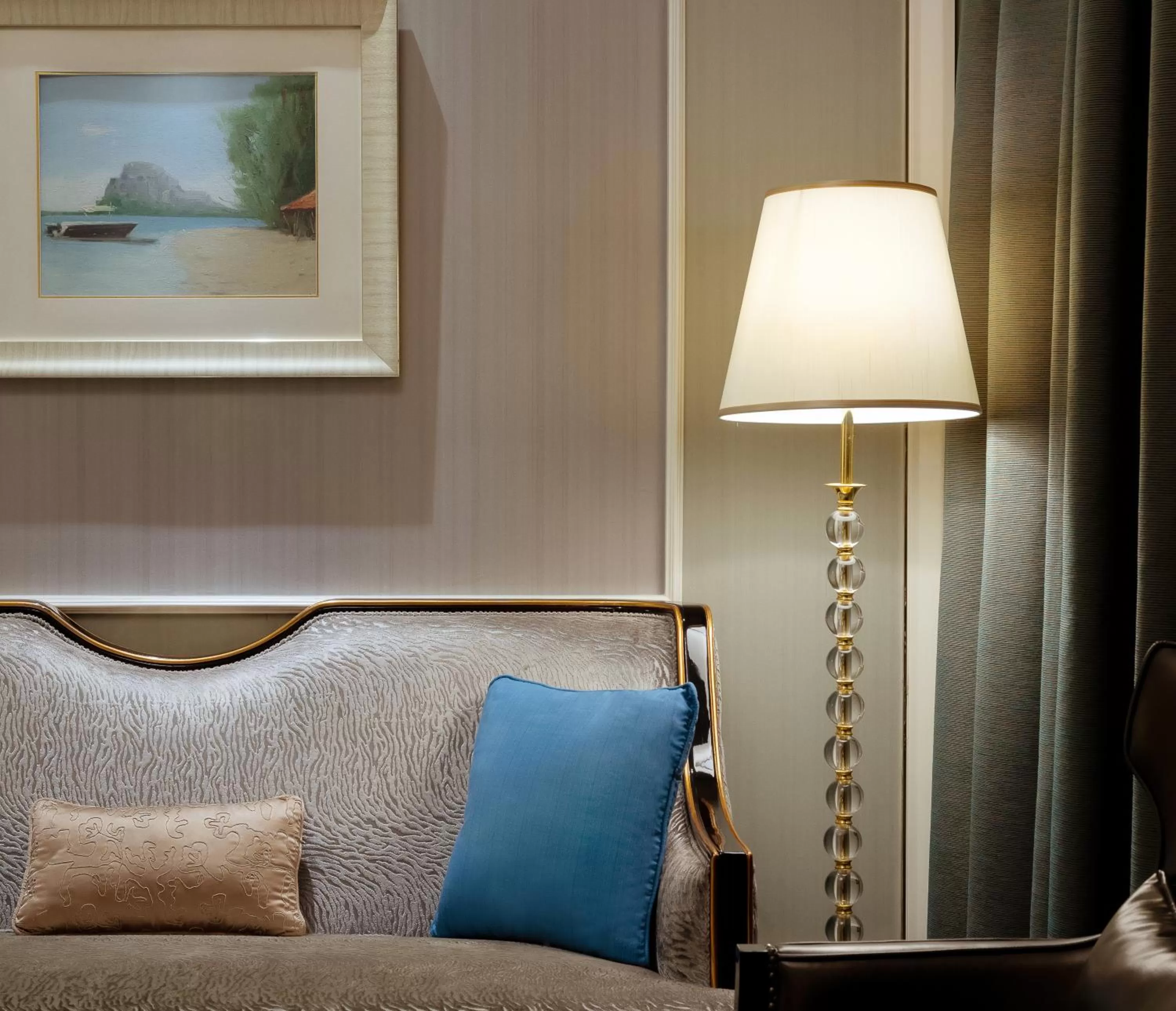 hair dresser in InterContinental Chengdu Global Center by IHG