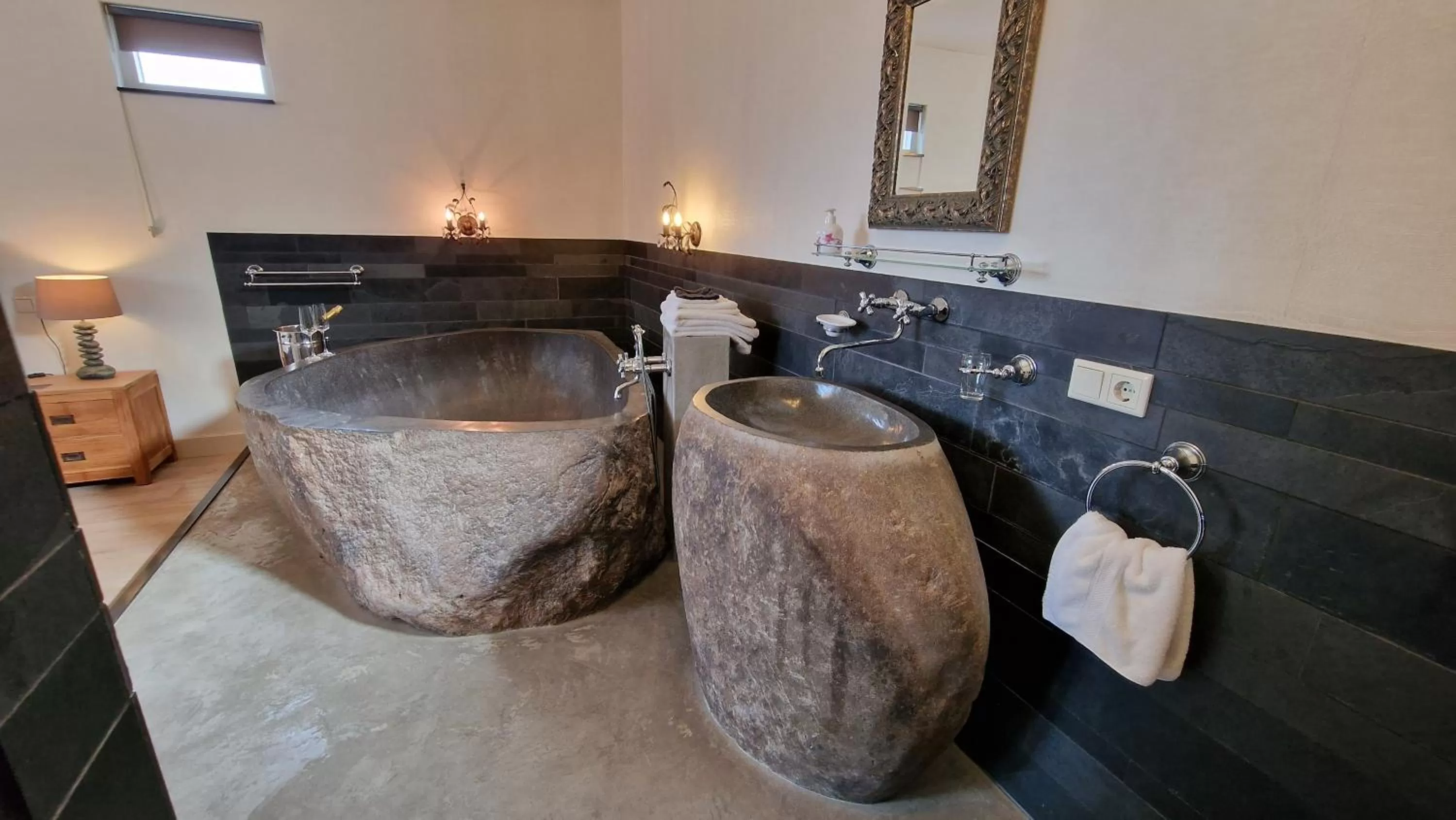 Bathroom, Bed in B&B De Droomhoeve