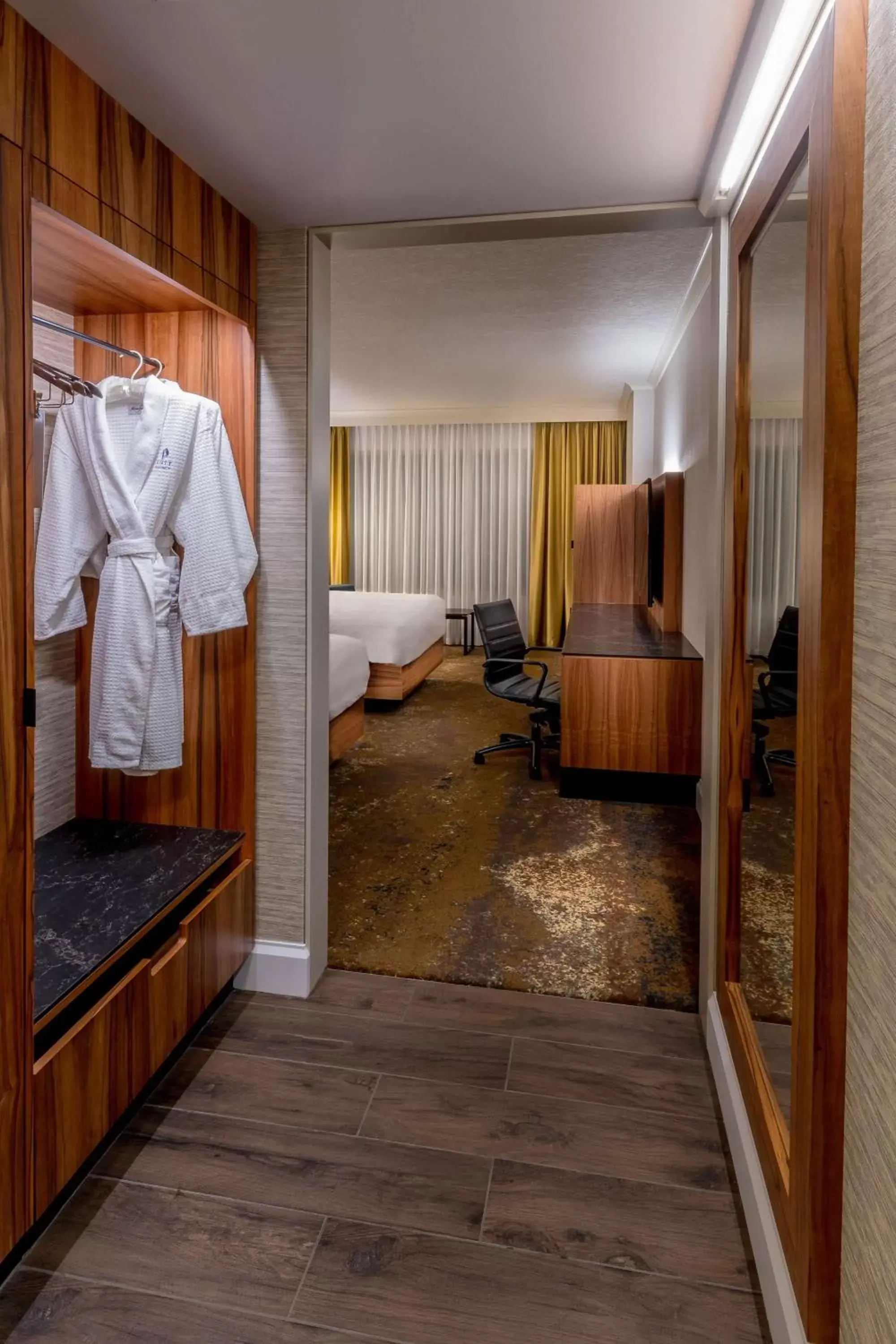 Queen Room with Two Queen Beds - Club Access in Hyatt Regency Calgary Queen Room with Two Queen Beds - Club Access in Hyatt Regency Calgary