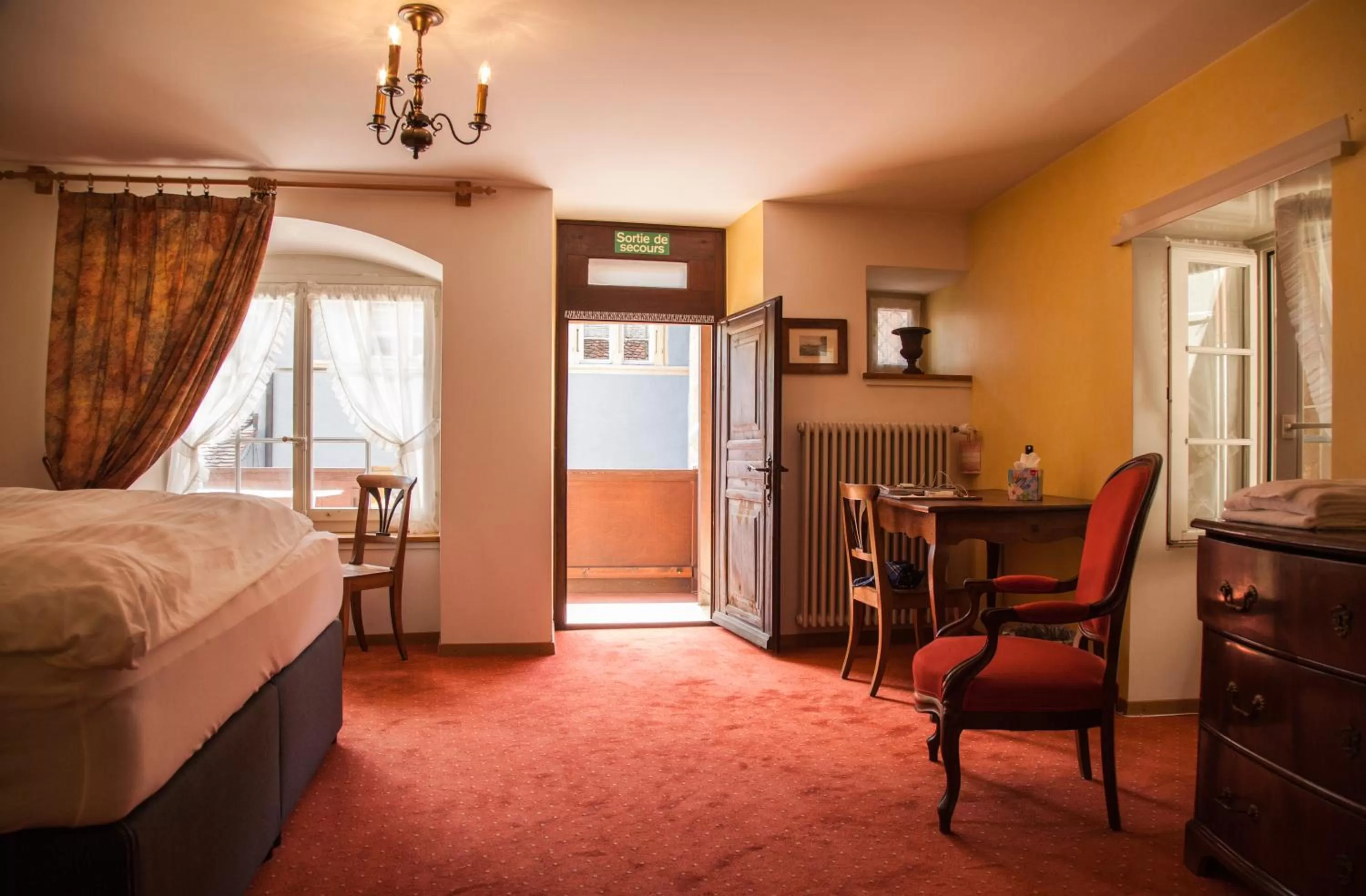 Day, Bed in Hôtel Les Vieux Toits