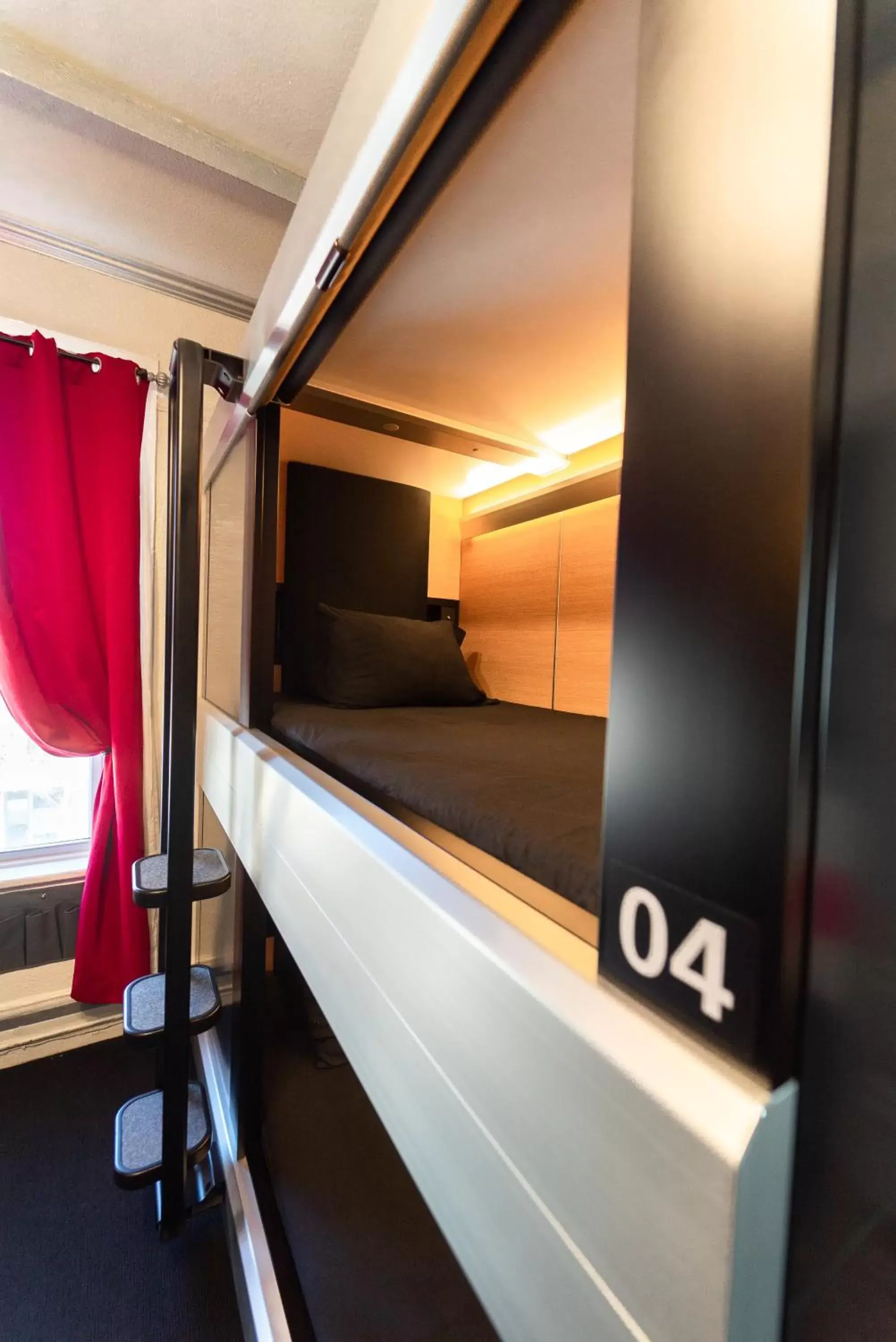 Single Bed in 4-Bed Female Capsule Room in Music City Hotel - Home of the San Francisco Music Hall of Fame Single Bed in 4-Bed Female Capsule Room in Music City Hotel - Home of the San Francisco Music Hall of Fame