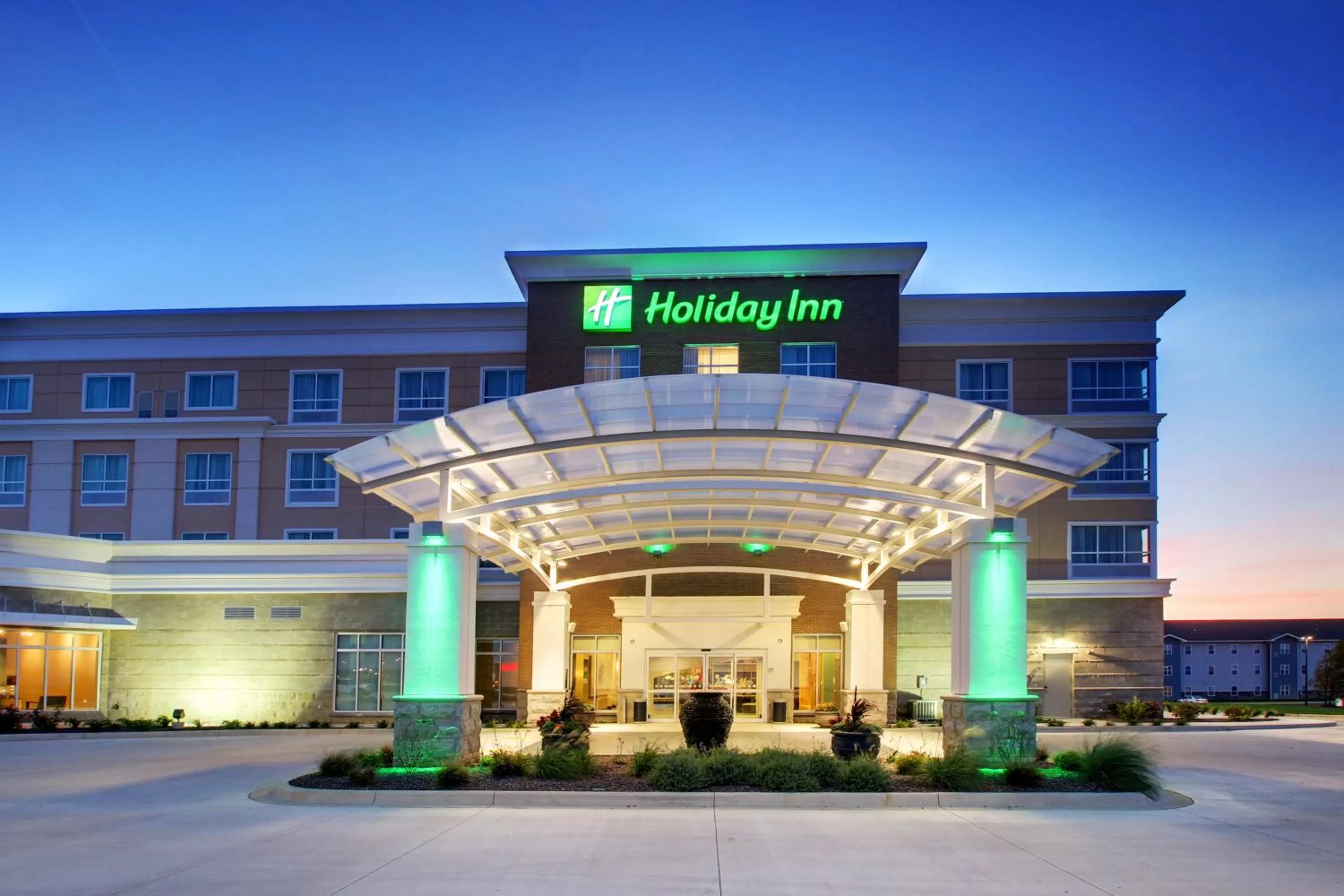 Property building in Holiday Inn & Suites Peoria at Grand Prairie by IHG