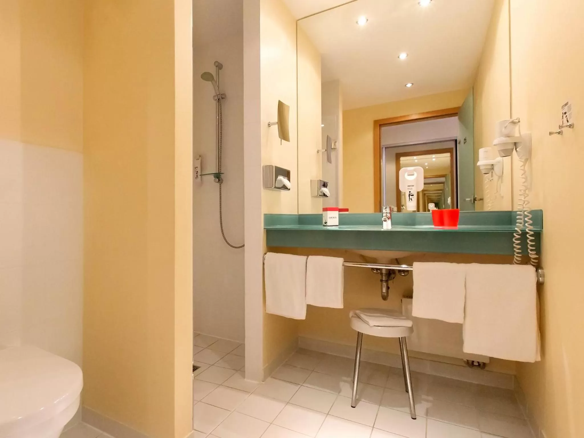 Bathroom in DORMERO Hotel Altes Kaufhaus Lüneburg