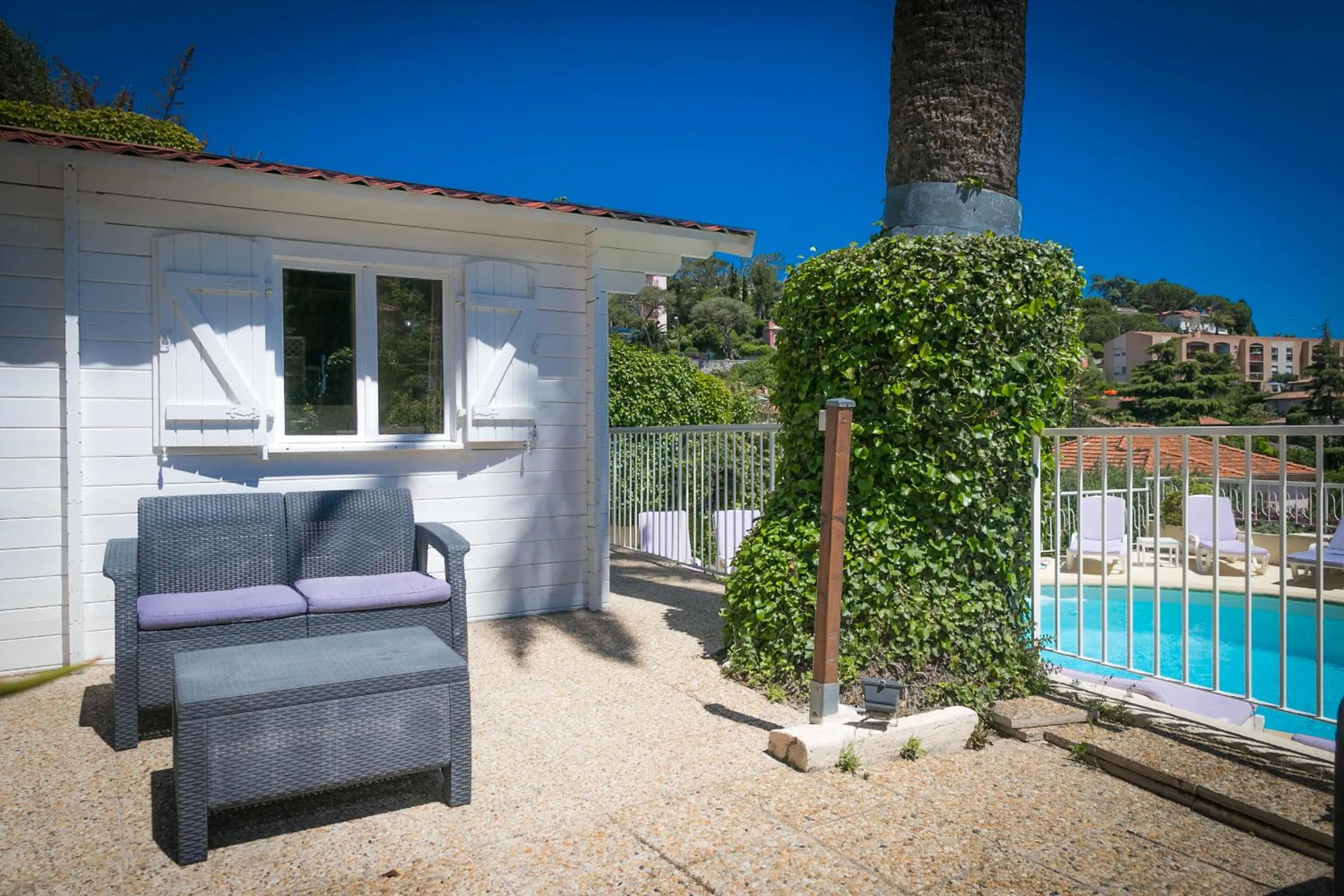 Property building in Hôtel La Fiancée du Pirate