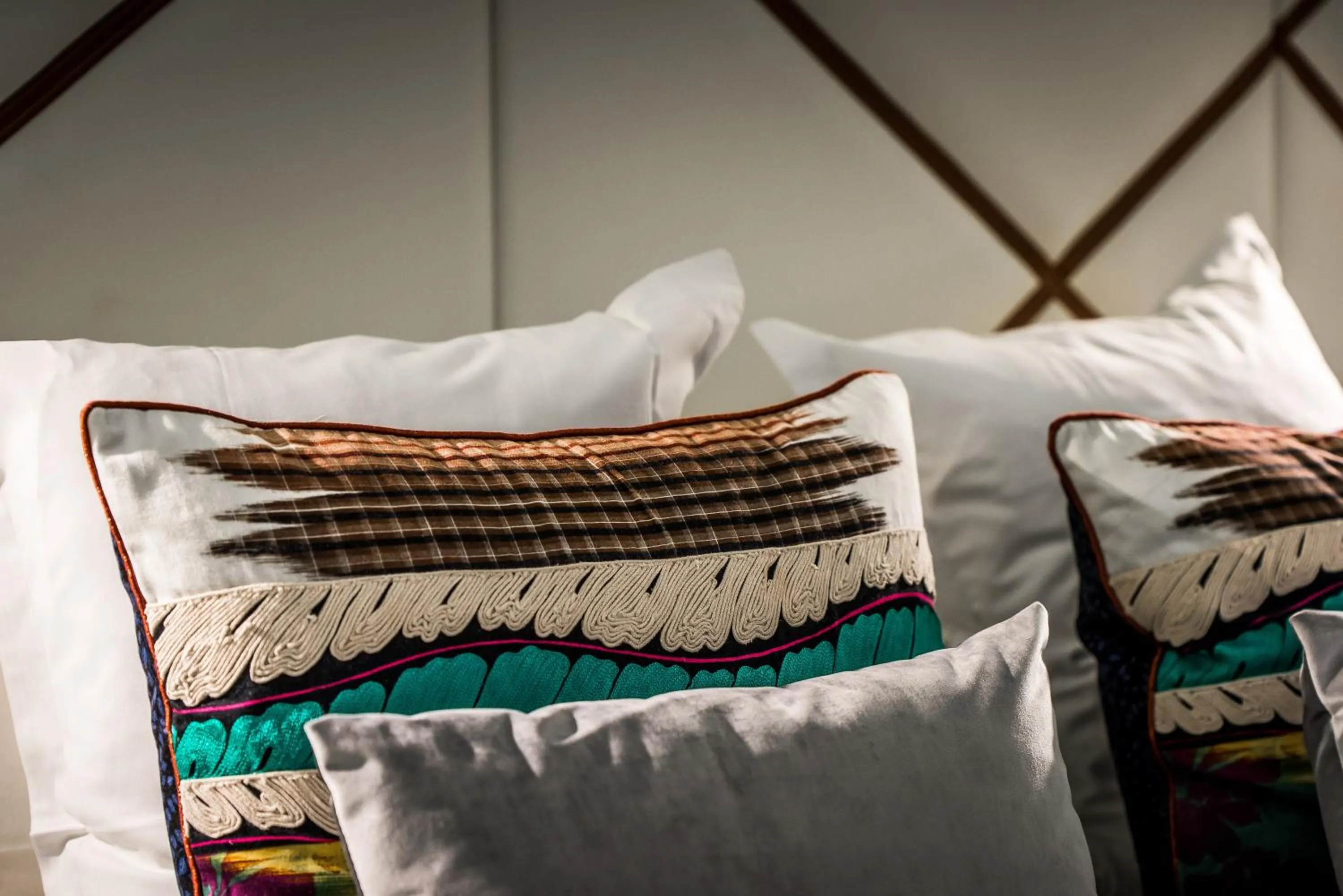 Decorative detail, Bed in Hôtel Jardin Le Bréa