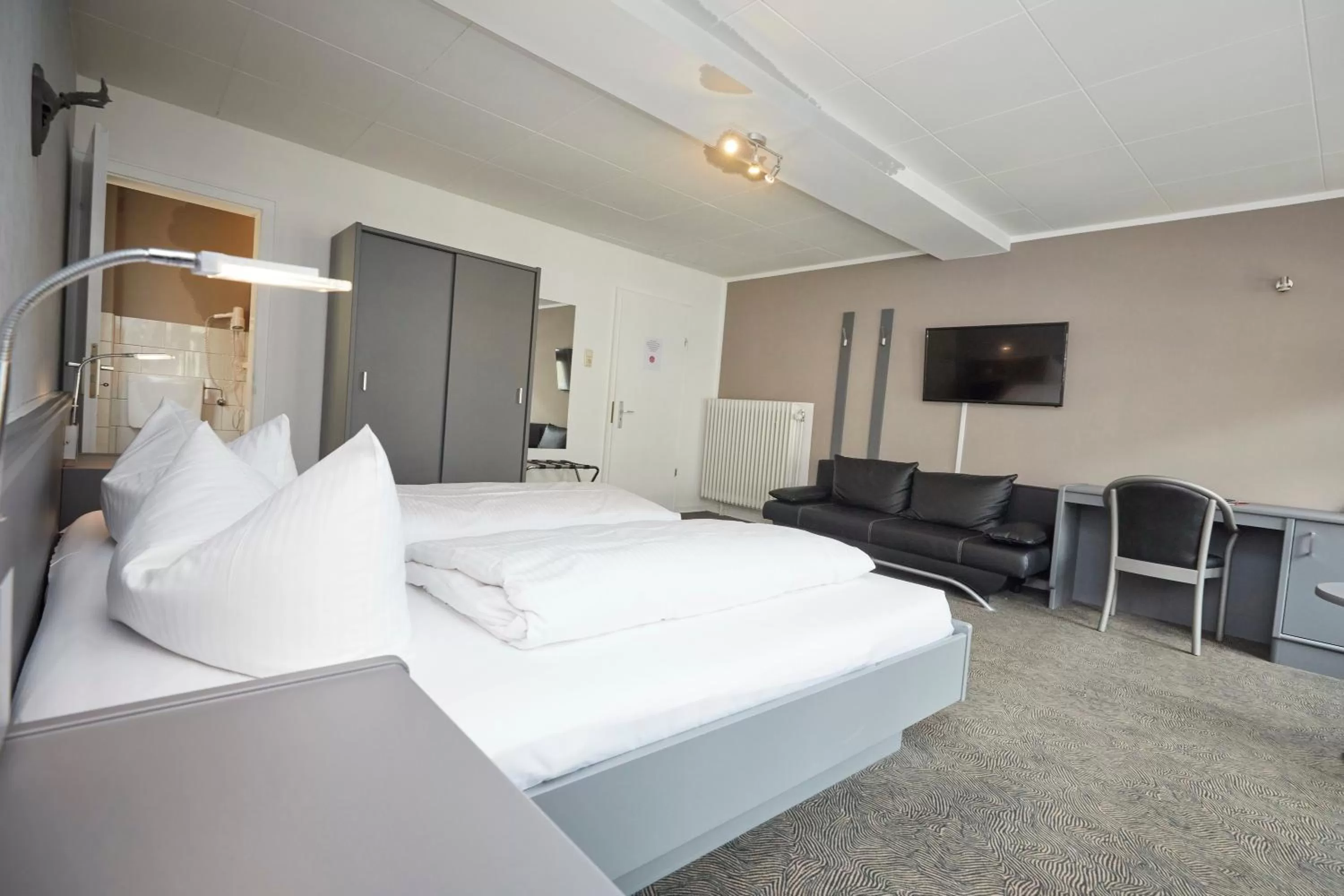 Photo of the whole room, Bed in Hotel Schlemmer Das familäre Altstadt - Hotel mit Herz