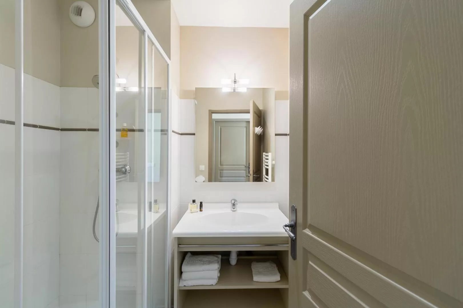 Bathroom in Garden & City Mont-Ventoux Malaucène