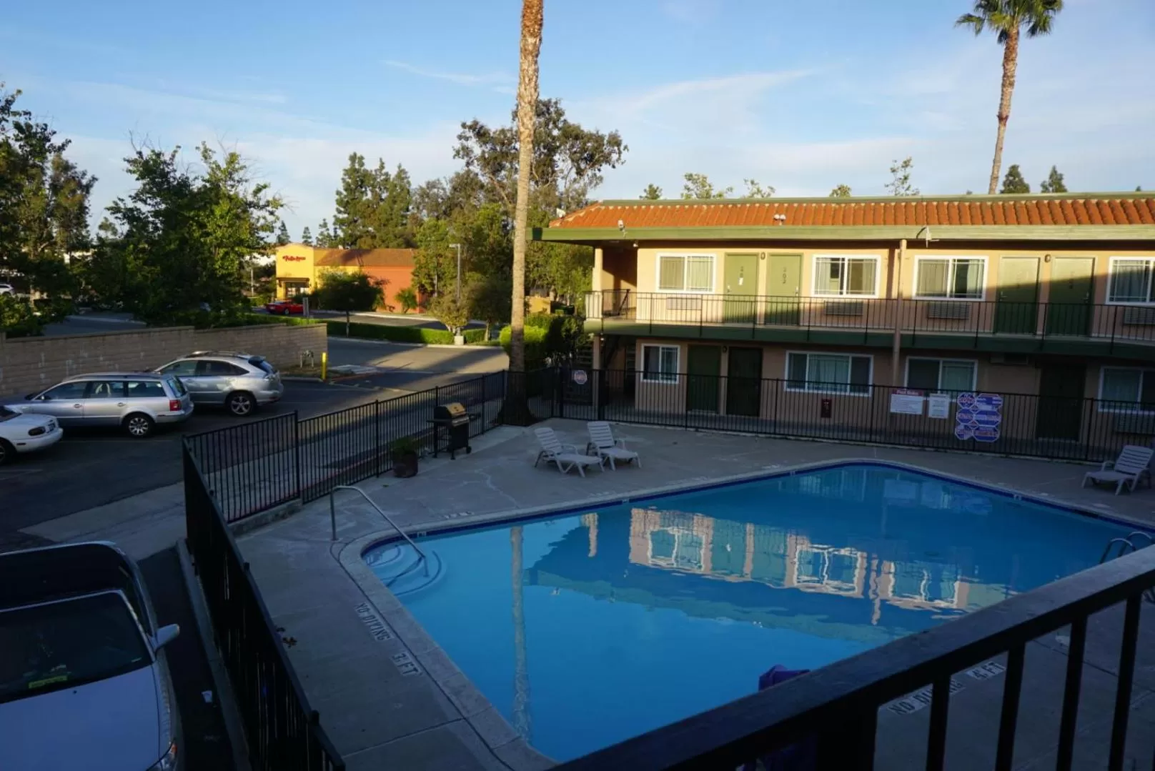 BBQ facilities in Americas Best Value Inn Thousand Oaks