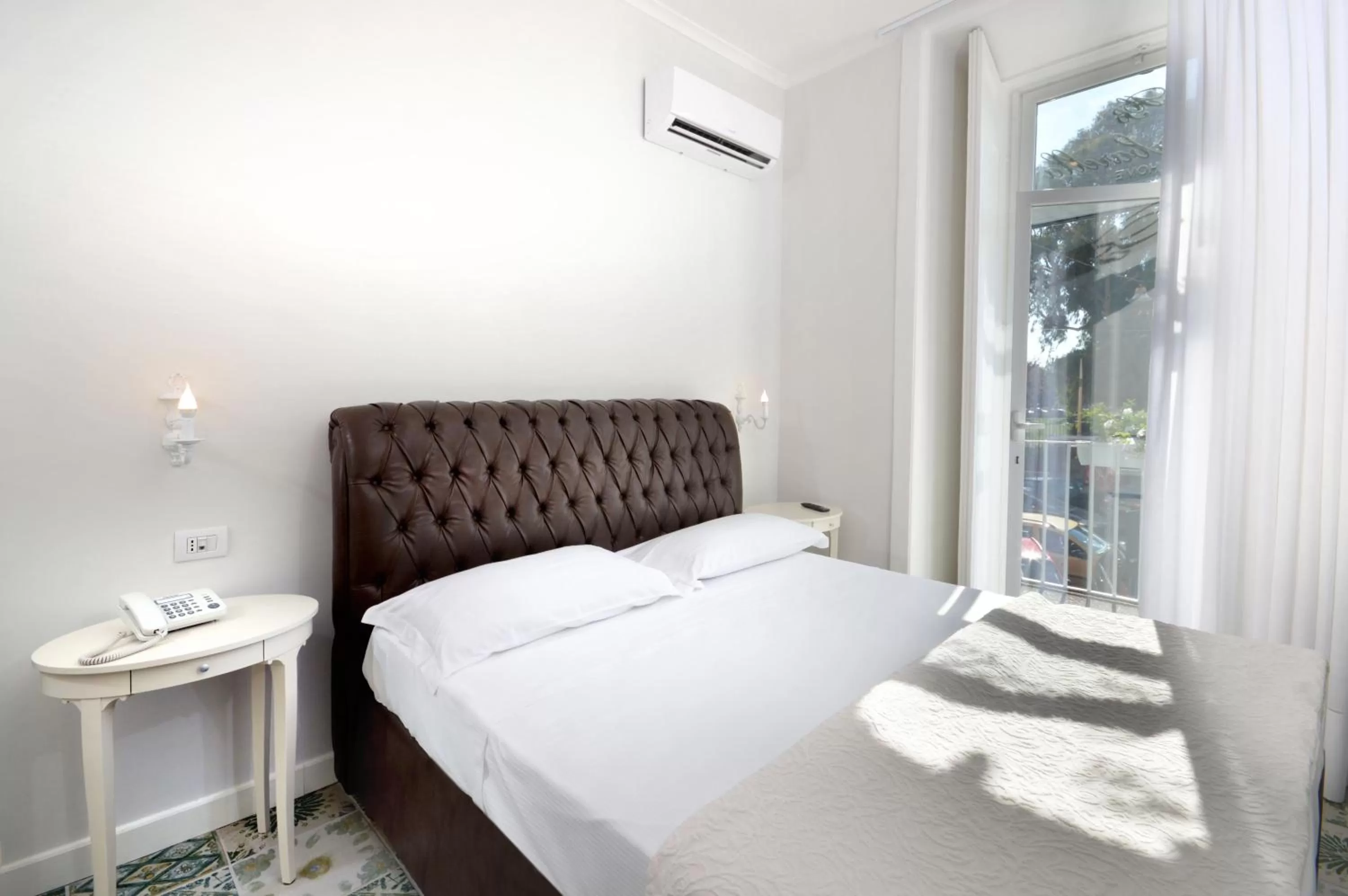 Photo of the whole room, Bed in Barbarella Home