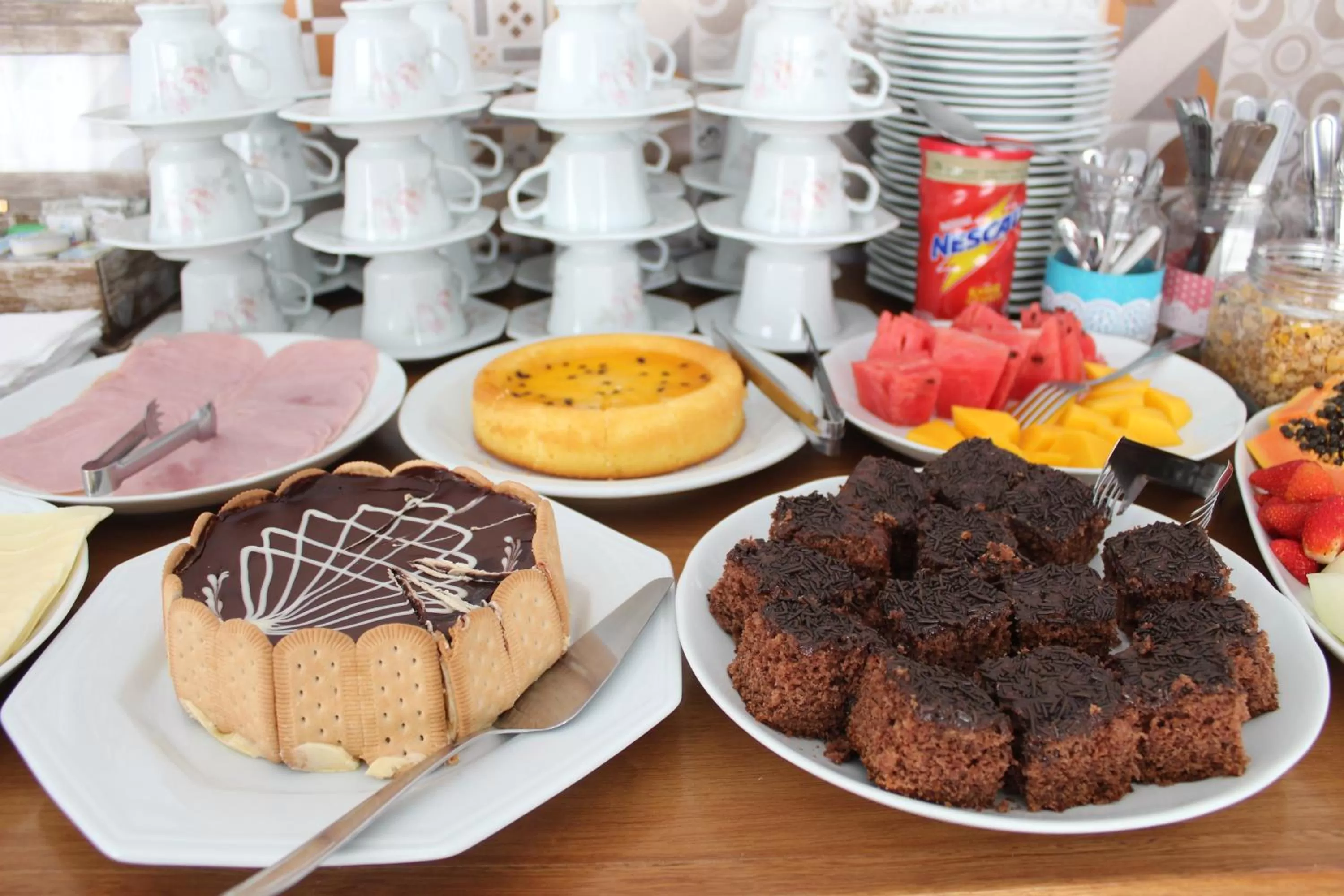 Buffet breakfast in Hotel e Pousada Magic