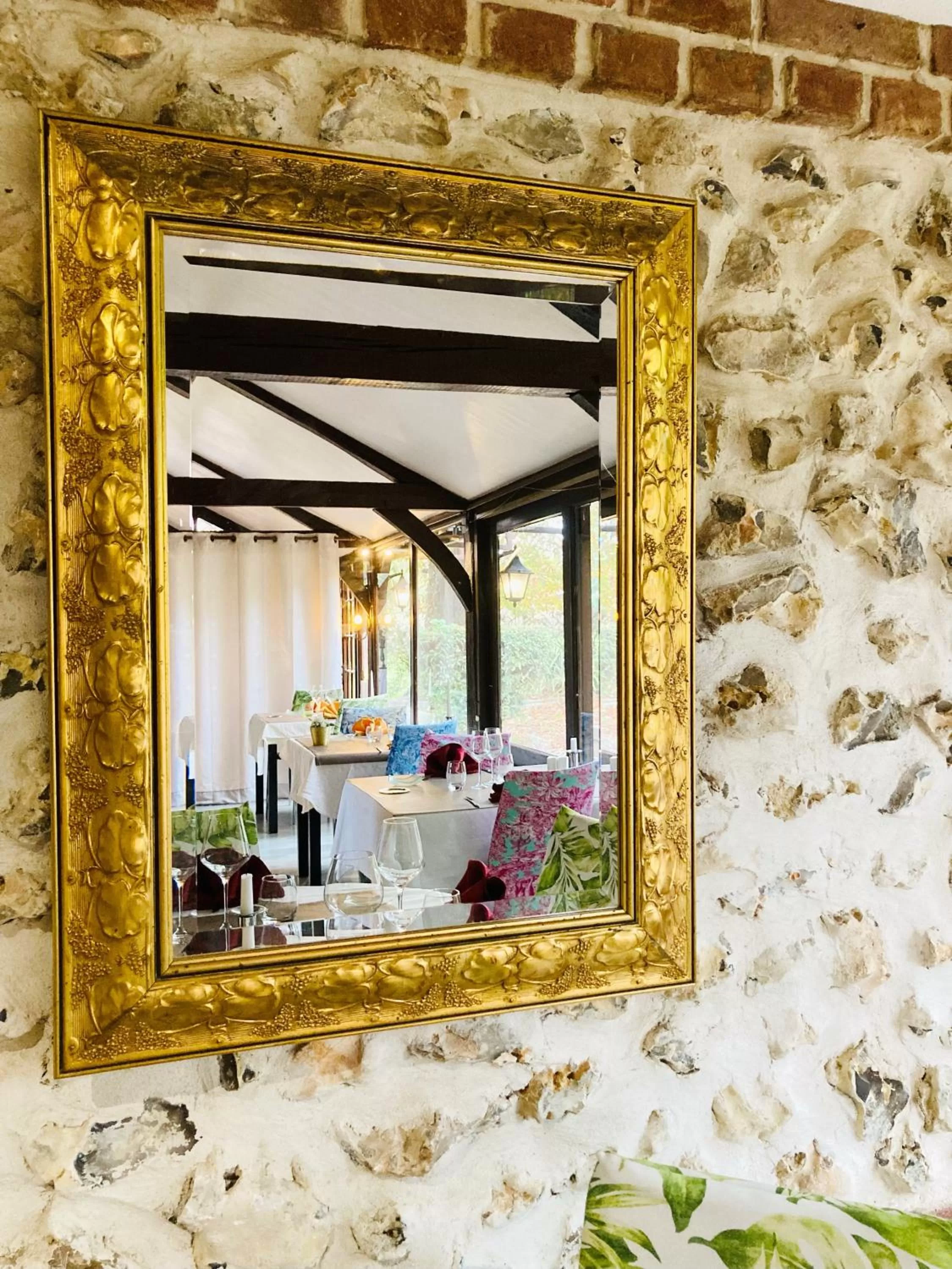 Restaurant/places to eat in Château Corneille